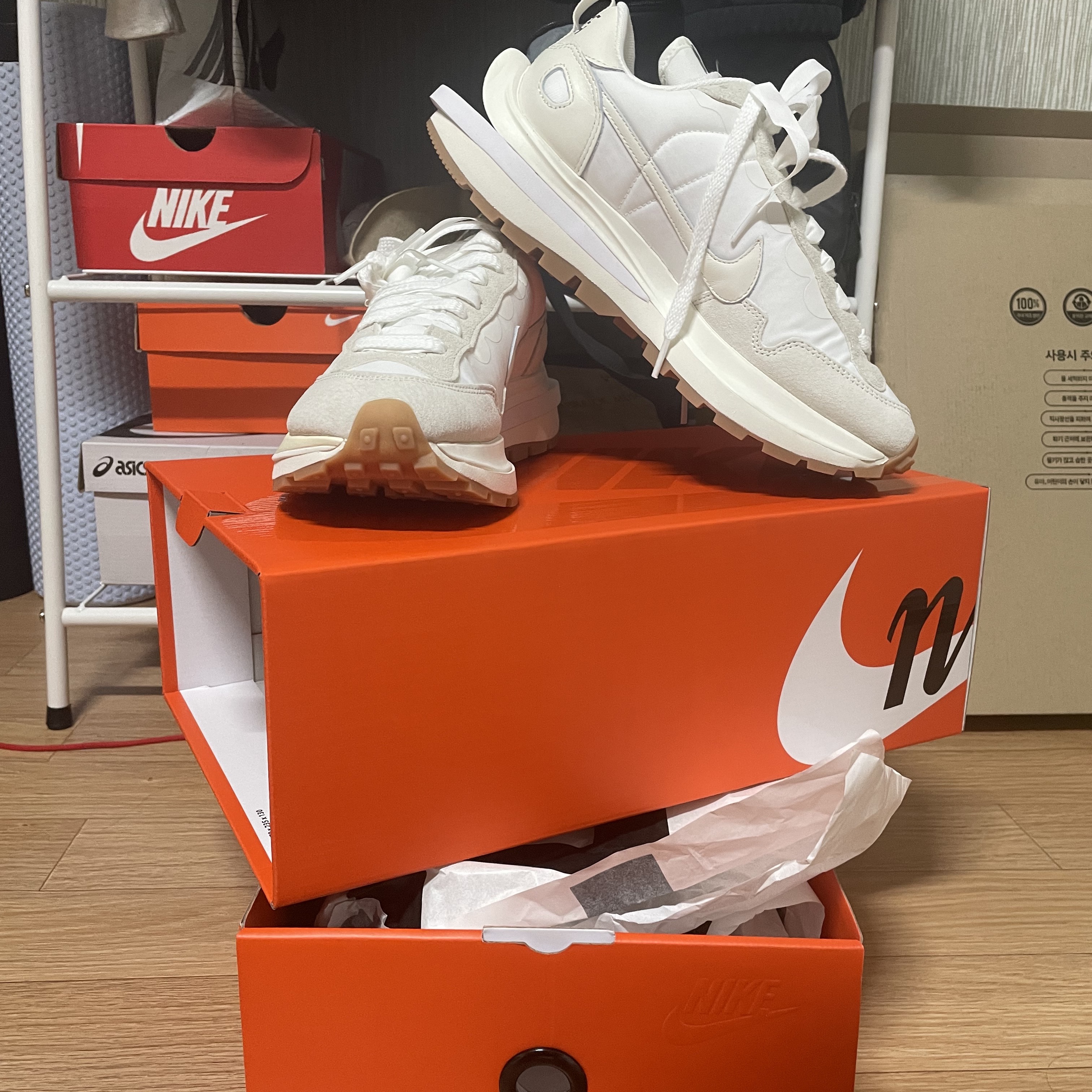Nike x Sacai VaporWaffle White and Gum 착용 스타일 - 1
