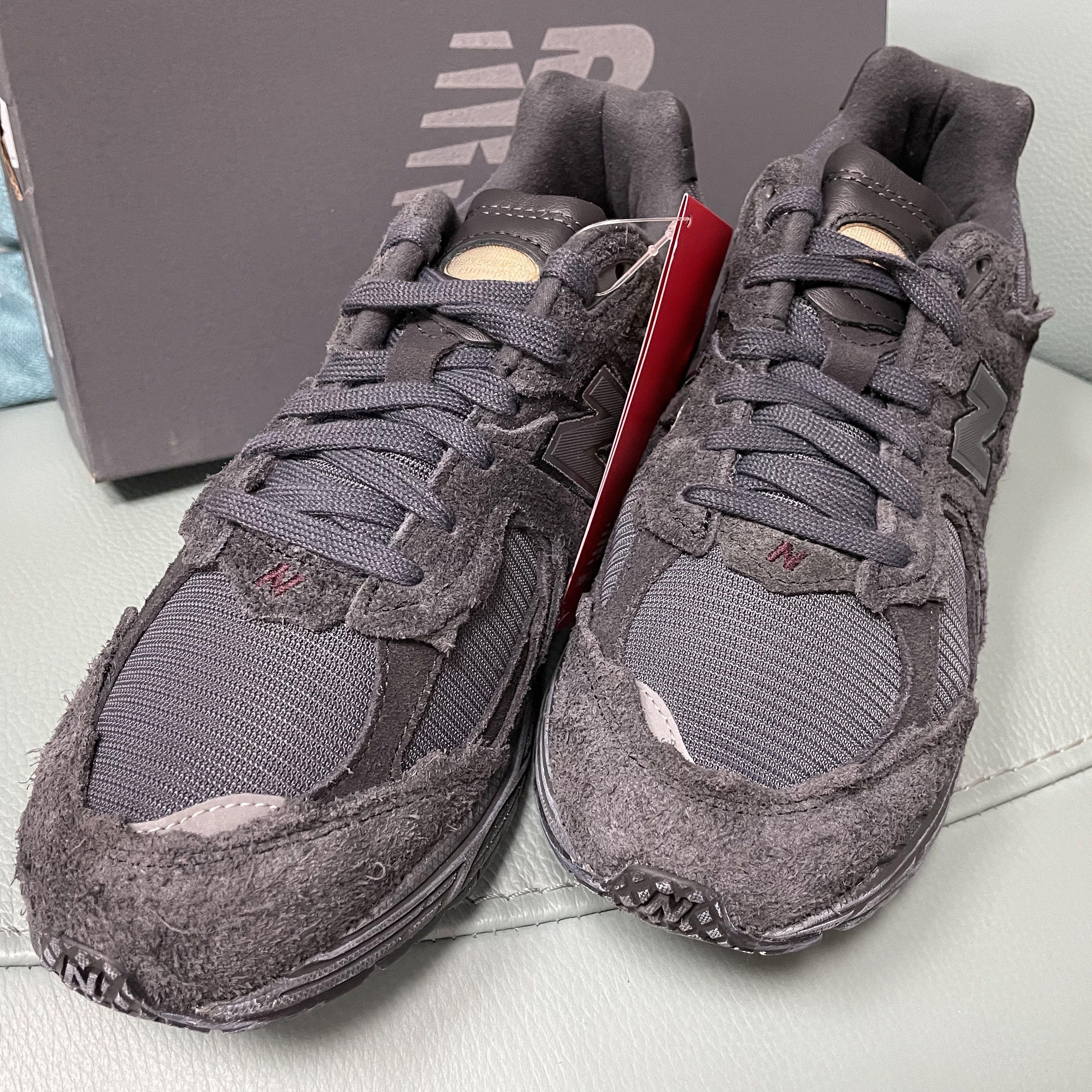New Balance 2002R Protection Pack Phantom 착용 스타일 - 3