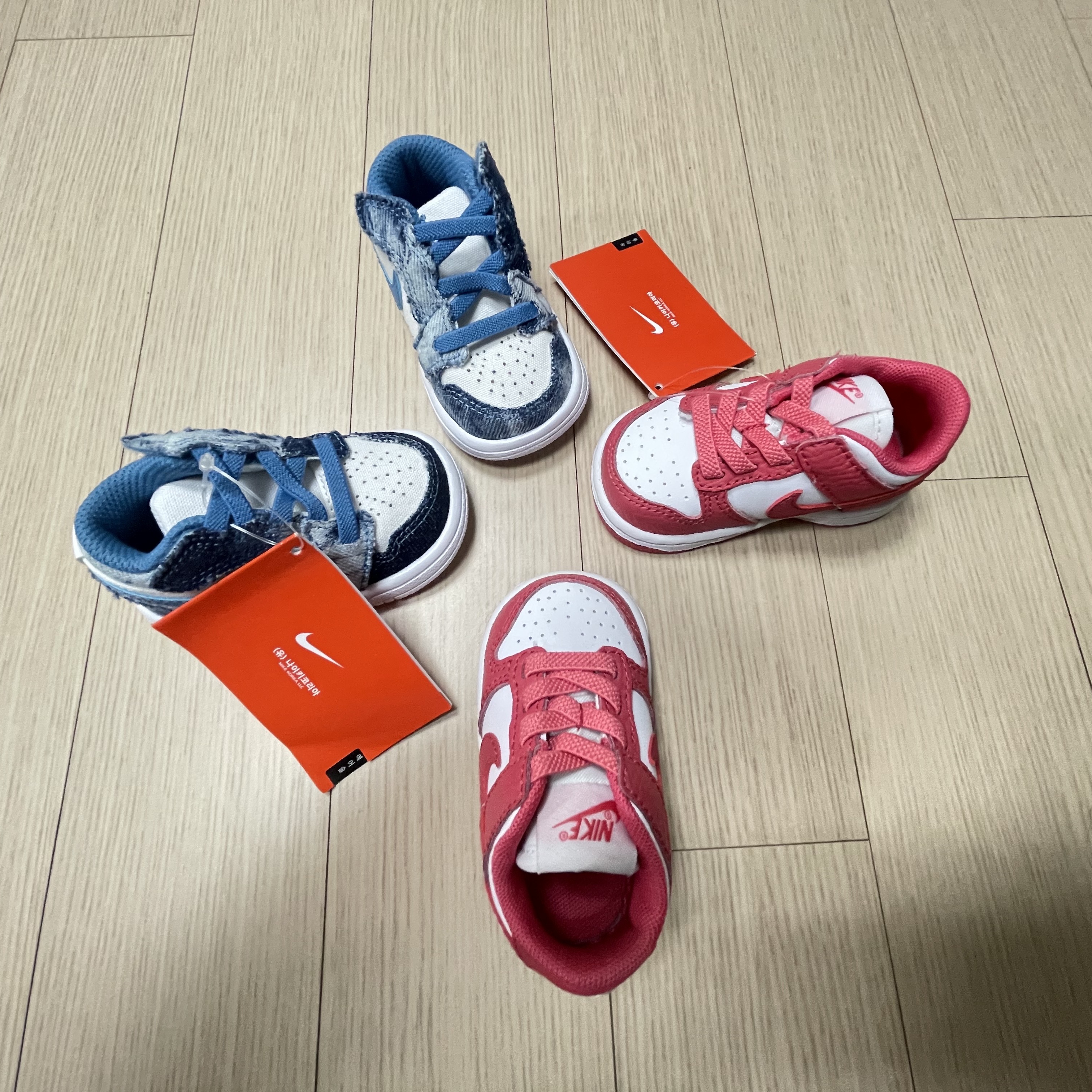 (TD) Nike Dunk Low Archeo Pink, (TD) Jordan 1 Low Alt White Dutch Blue 착용 스타일 - 2