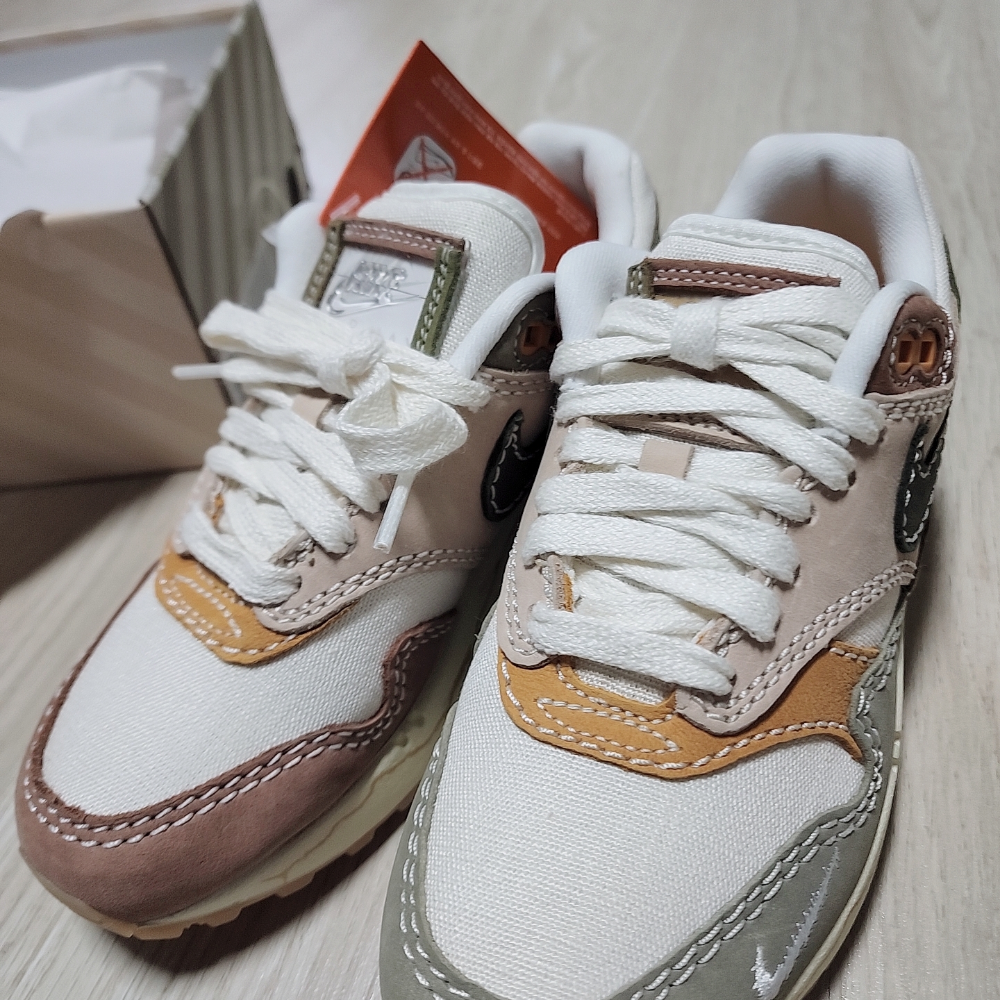 (W) Nike Air Max 1 Premium Wabisabi 착용 스타일 - 3