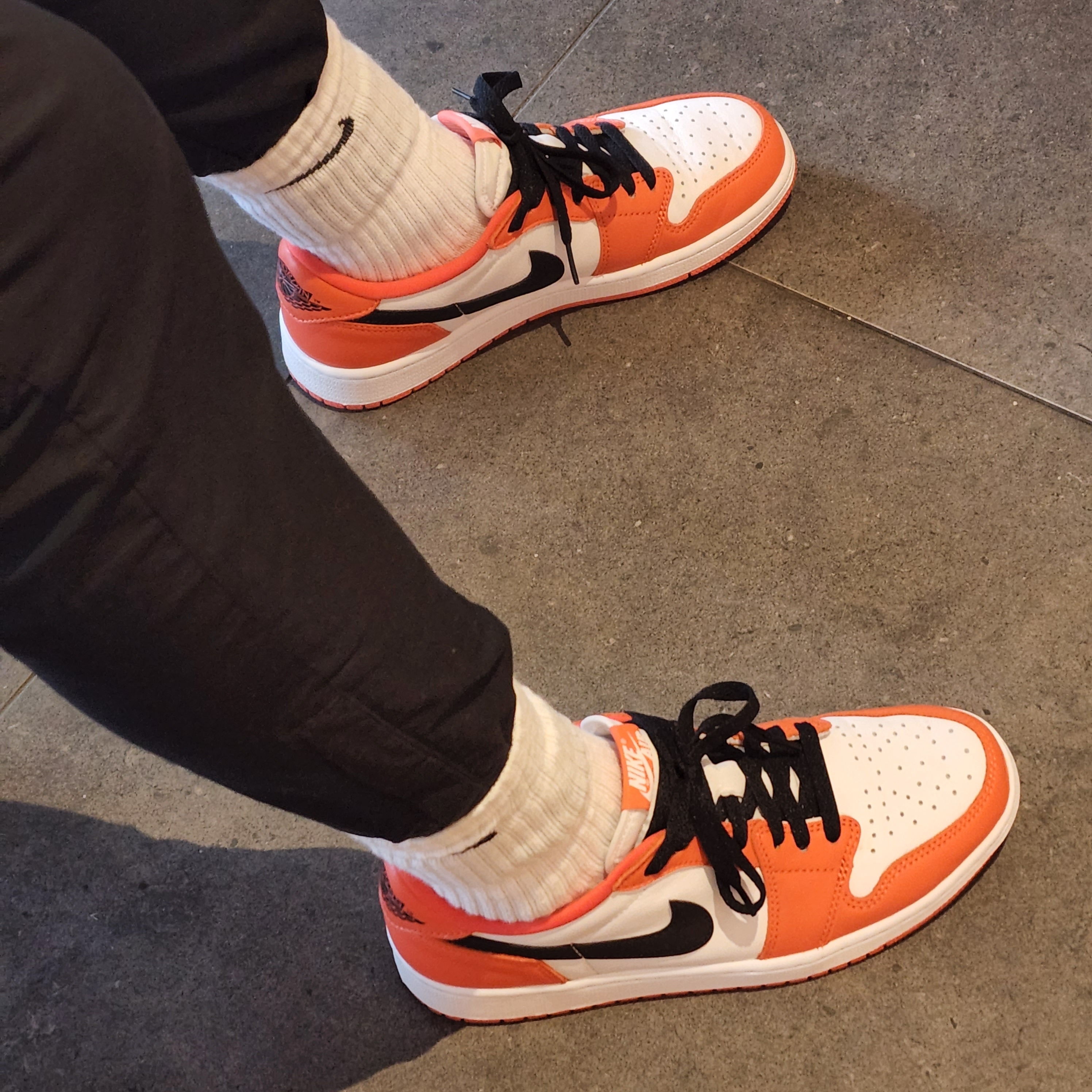 Jordan 1 Low OG Starfish 착용 스타일 - 4