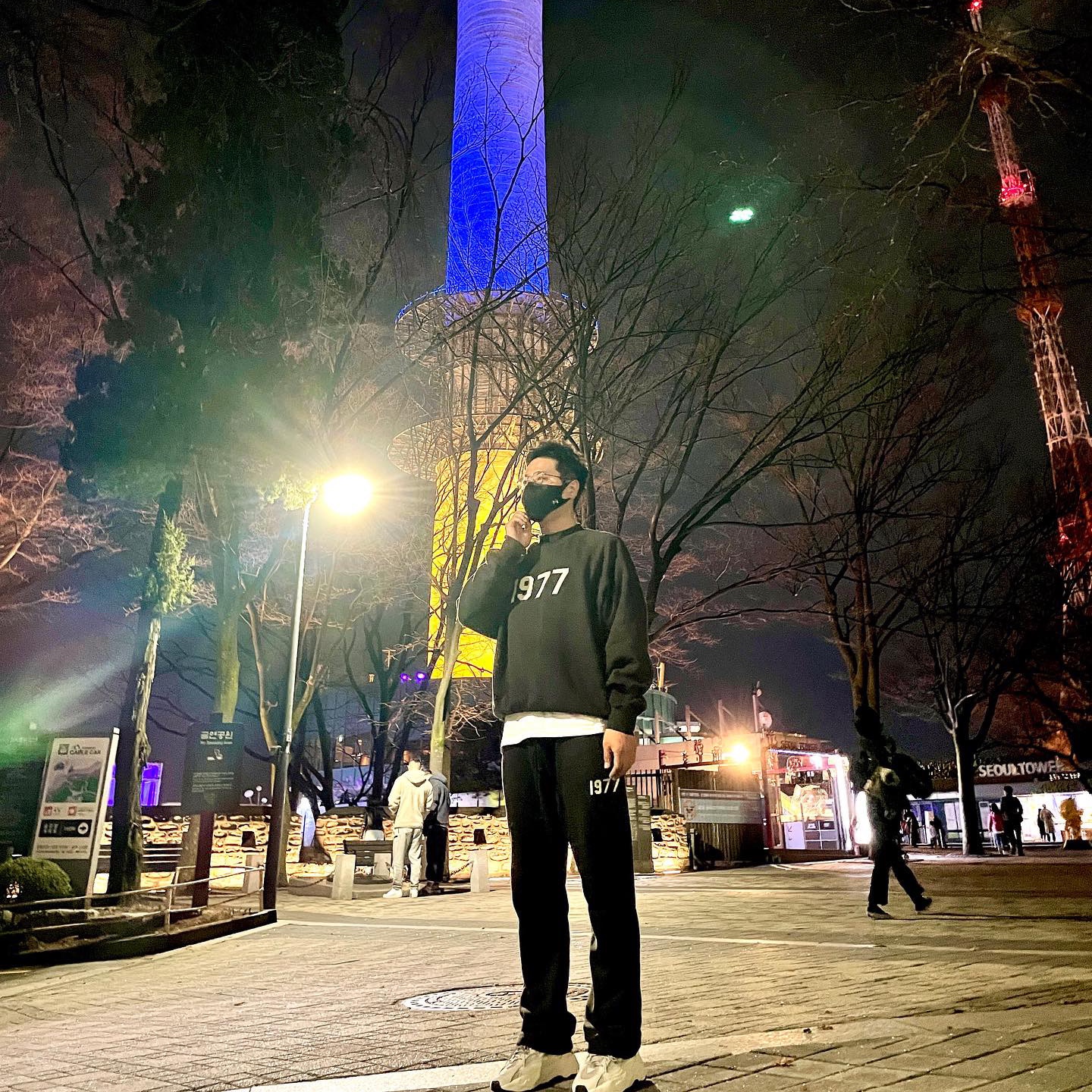 Essentials 1977 Crewneck Sweatshirt Iron - 22SS, Essentials 1977 Relaxed Sweatpants Iron - 22SS 착용 스타일