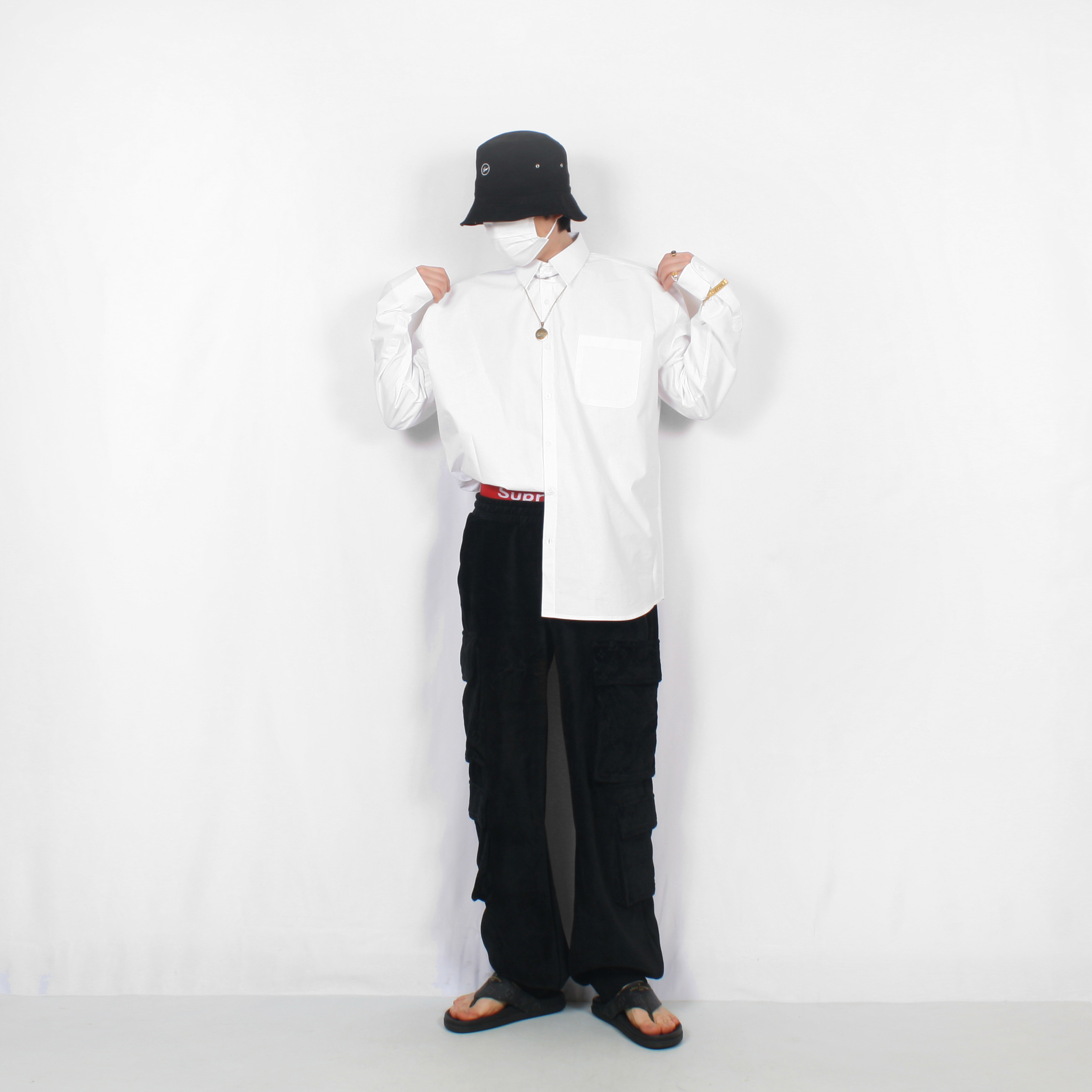 Supreme Hanes Boxer Briefs White (4 Pack) 착용 스타일
