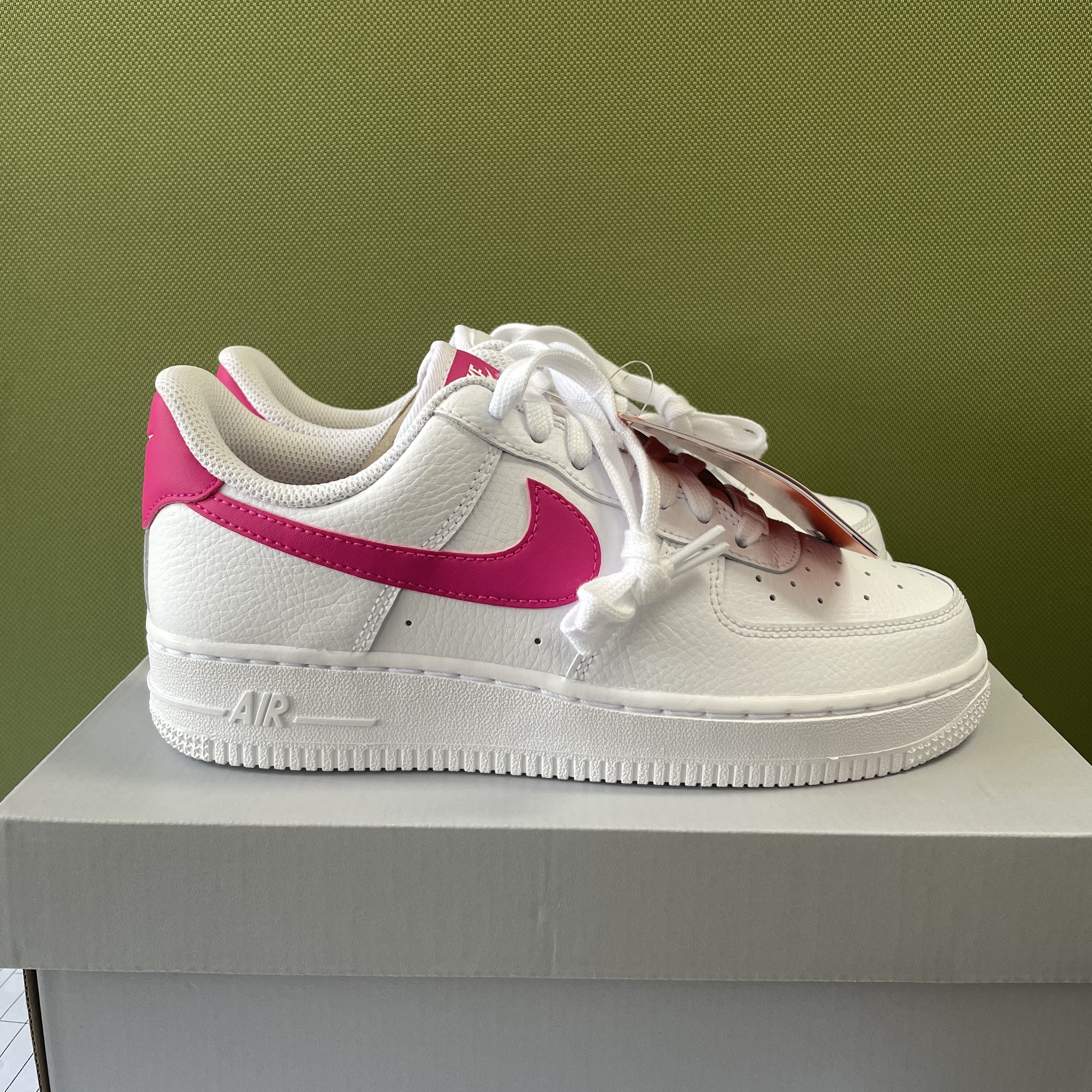 (W) Nike Air Force 1 '07 White Pink Prime 착용 스타일 - 2