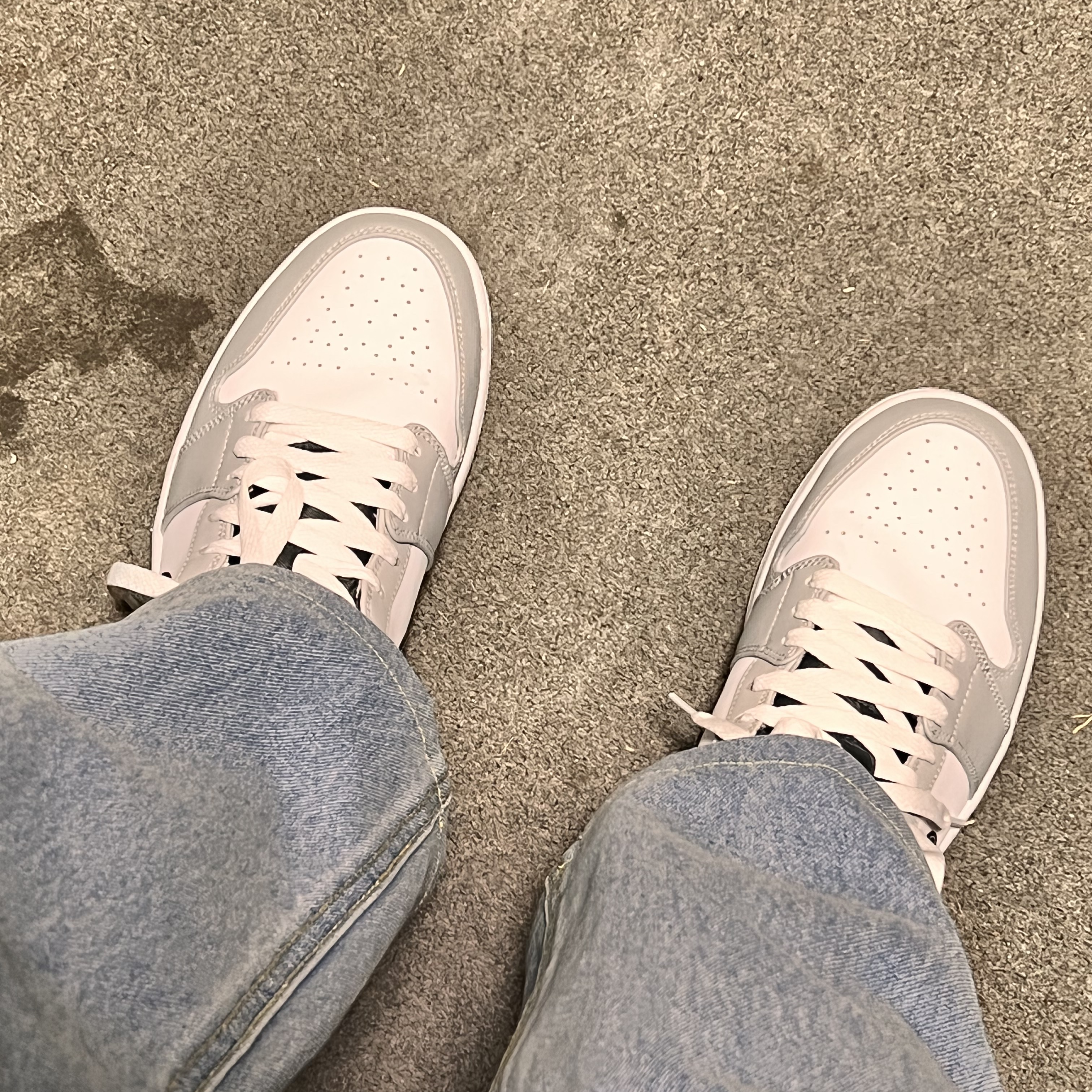 Jordan 1 Mid Light Smoke Grey Anthracite 착용 스타일 - 3