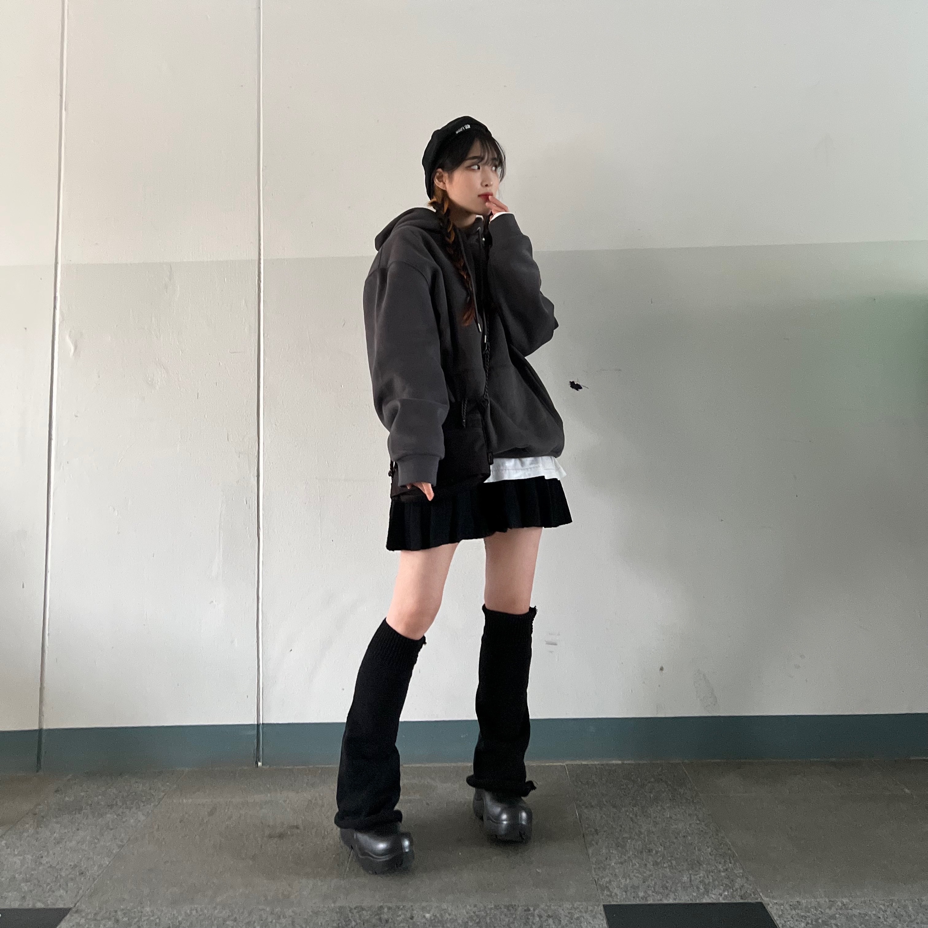 Bottega Veneta Puddle Ankle Boots Black 착용 스타일 - 1