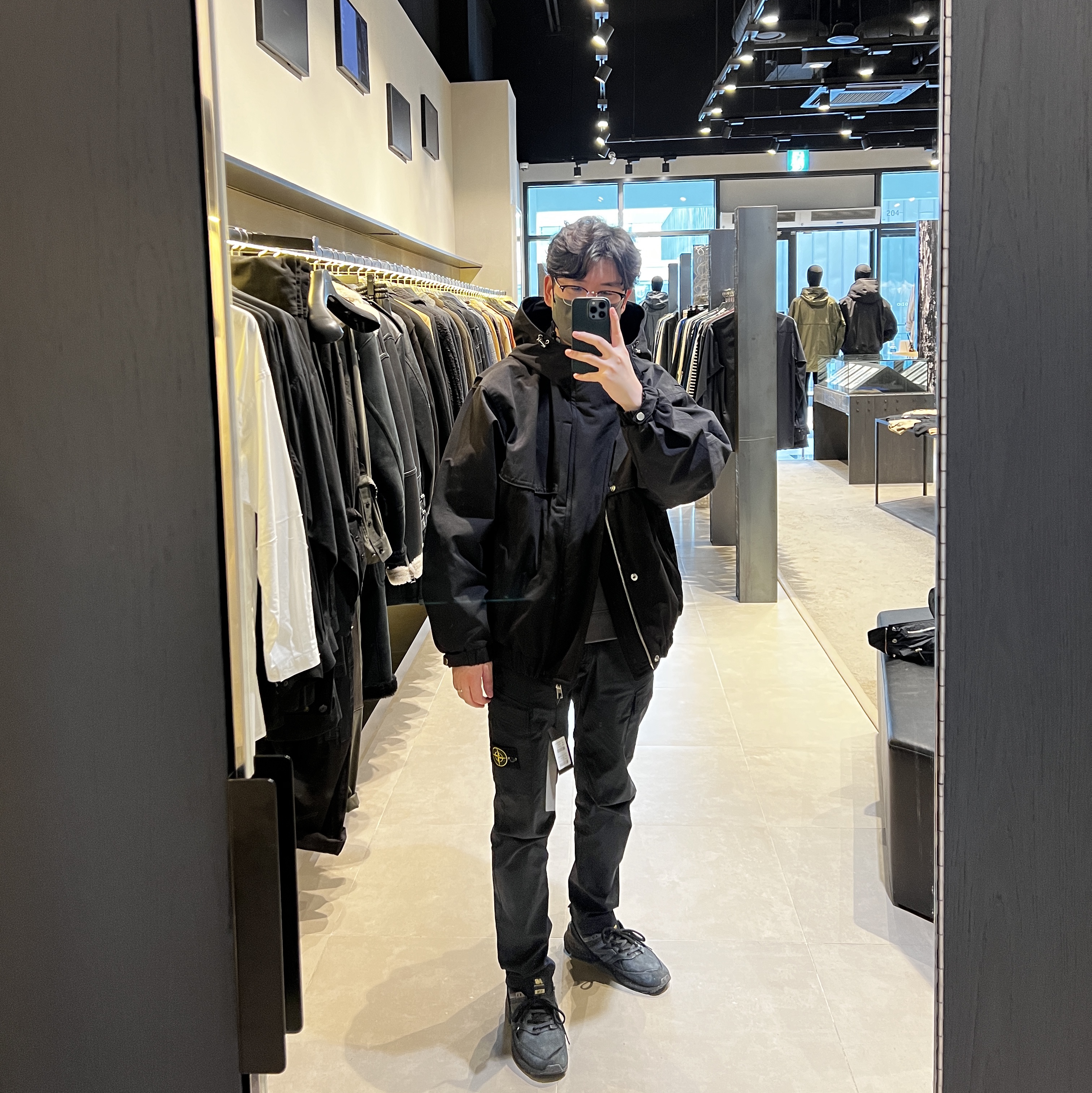 Stone Island 30519 Cargo Pants Black - 21SS, New Balance 574 Sport Vintage Black 착용 스타일