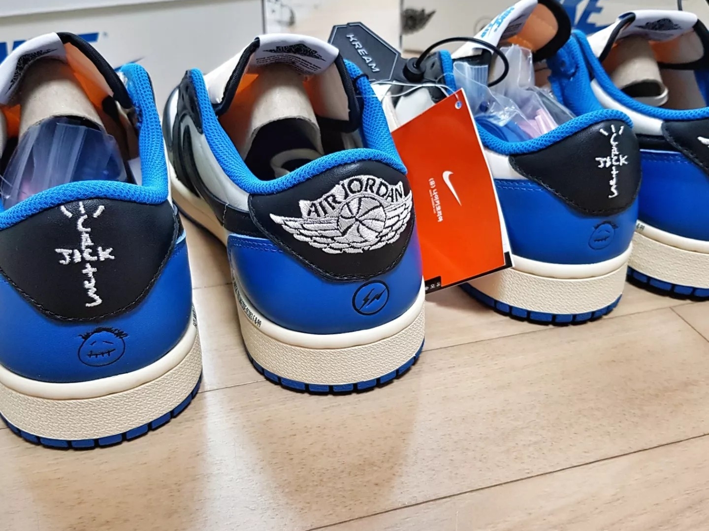 Jordan 1 x Travis Scott x Fragment Retro Low OG SP Military Blue 착용 스타일 - 2