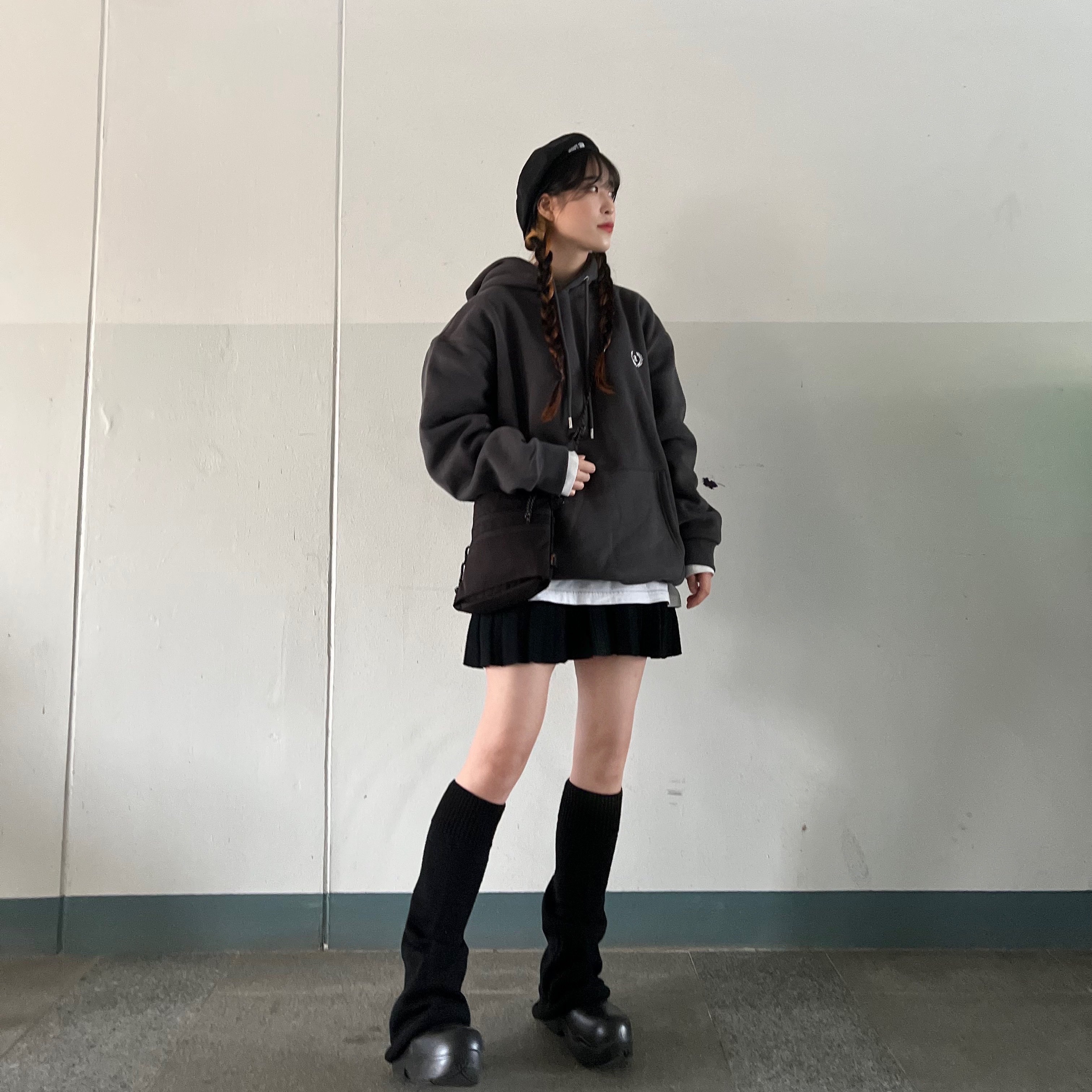 Bottega Veneta Puddle Ankle Boots Black 착용 스타일 - 2