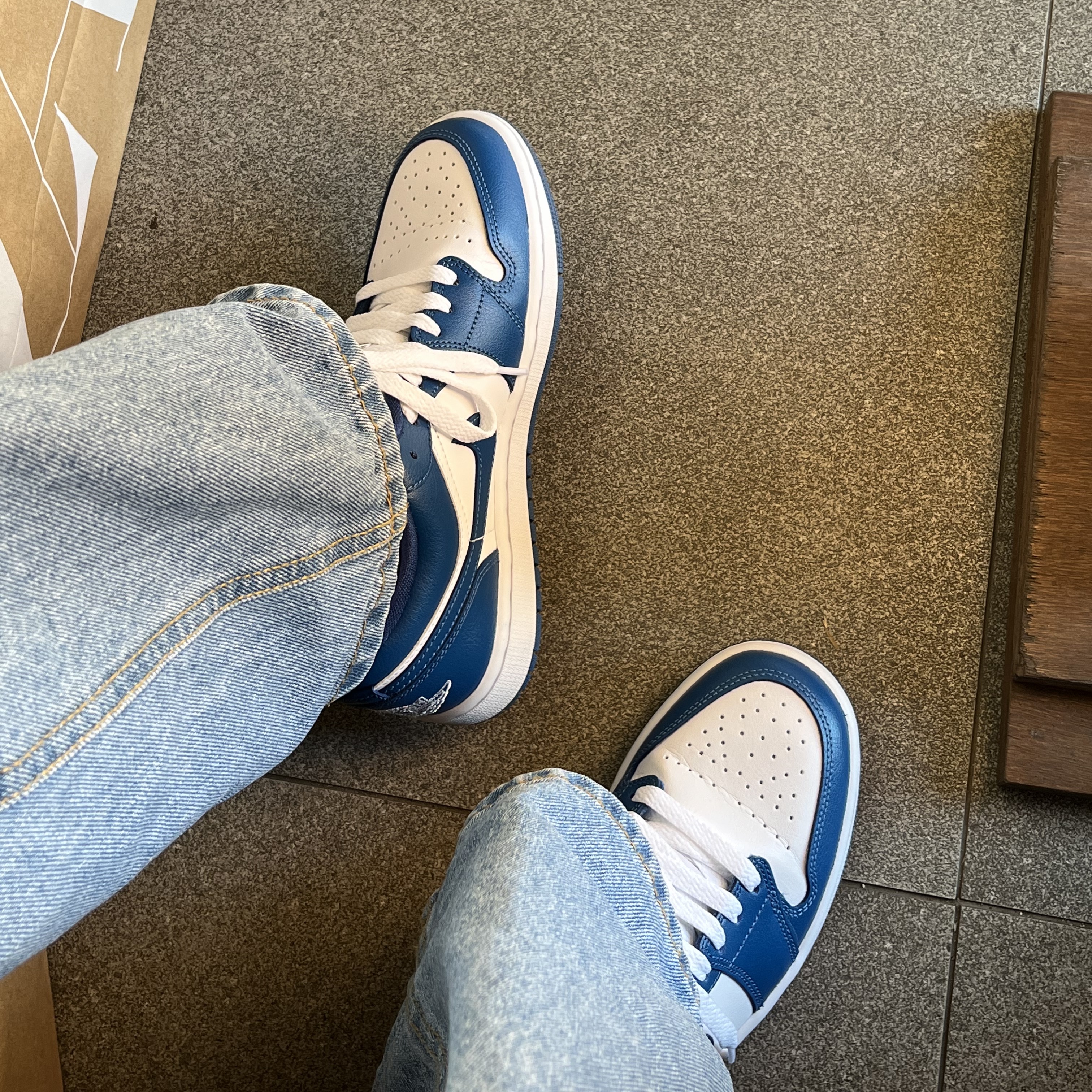 (W) Jordan 1 Low White Dark Marina Blue 착용 스타일 - 3