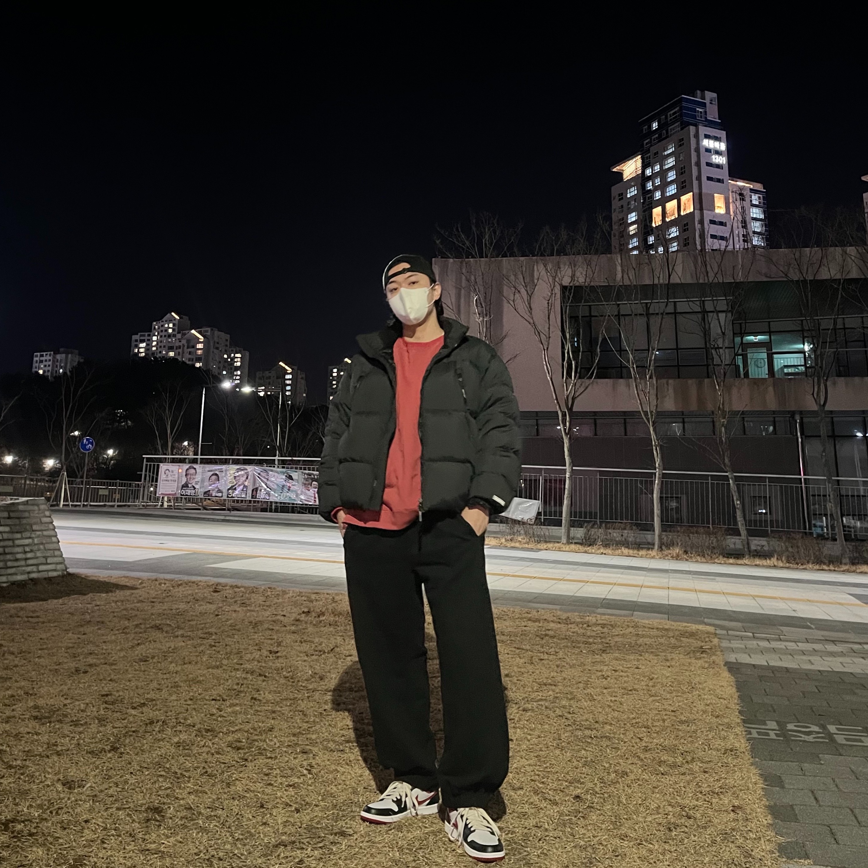 Jordan 1 Mid Gym Red Black White 착용 스타일