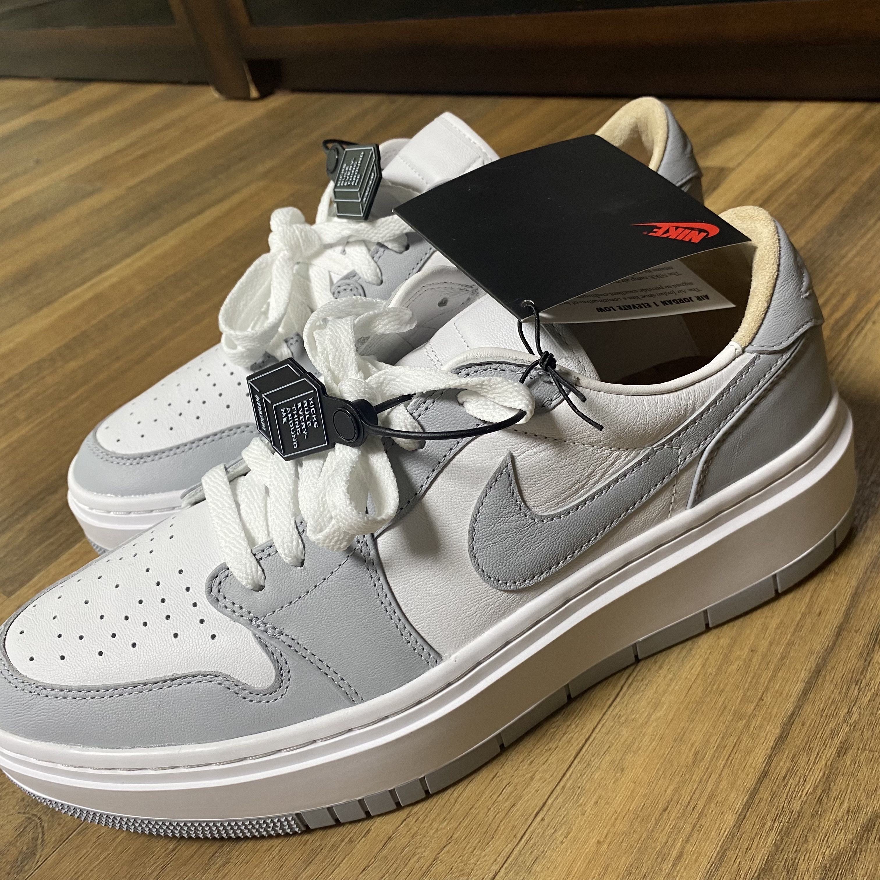 (W) Jordan 1 Elevate Low White and Wolf Grey 착용 스타일 - 3