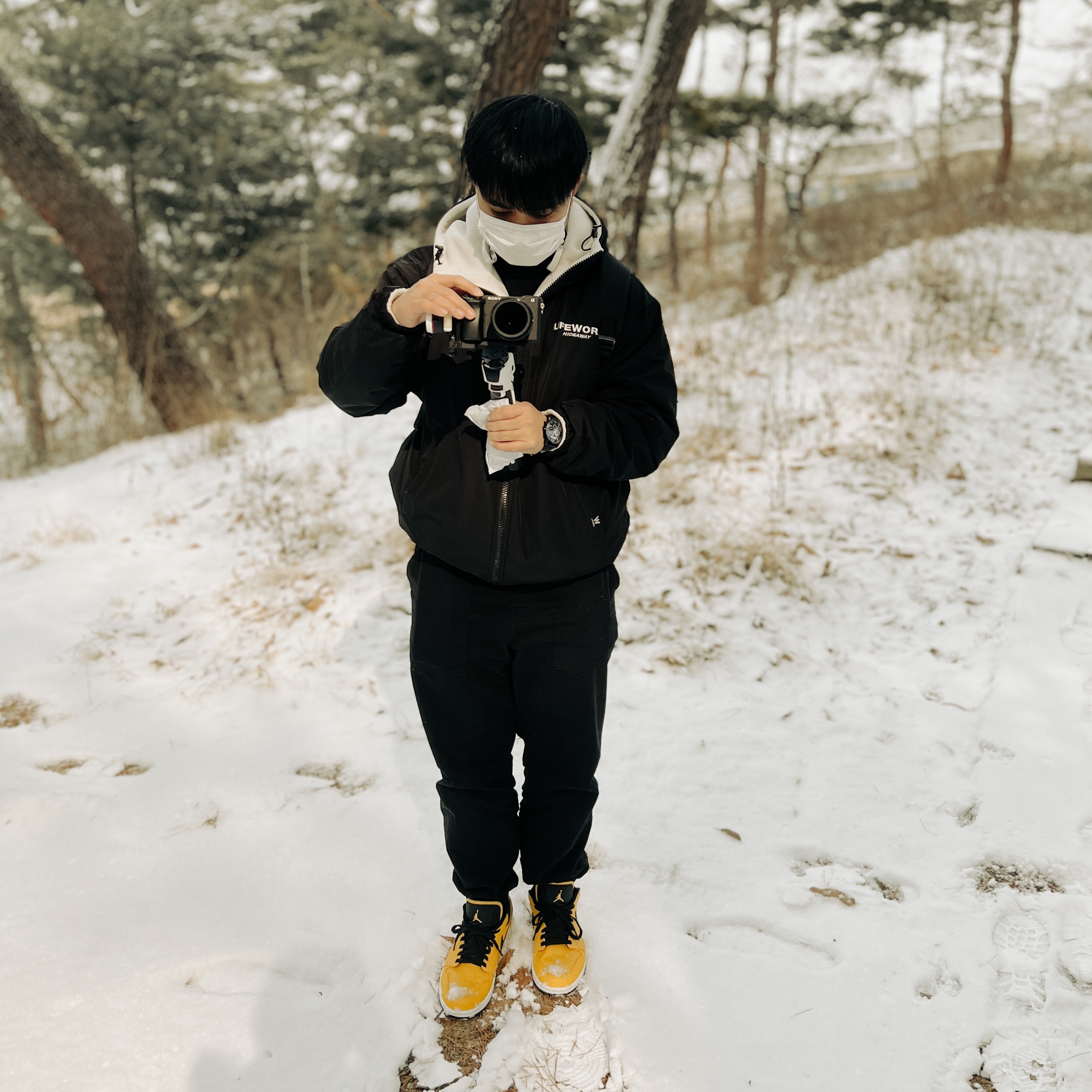 Jordan 1 Low University Gold Black 착용 스타일