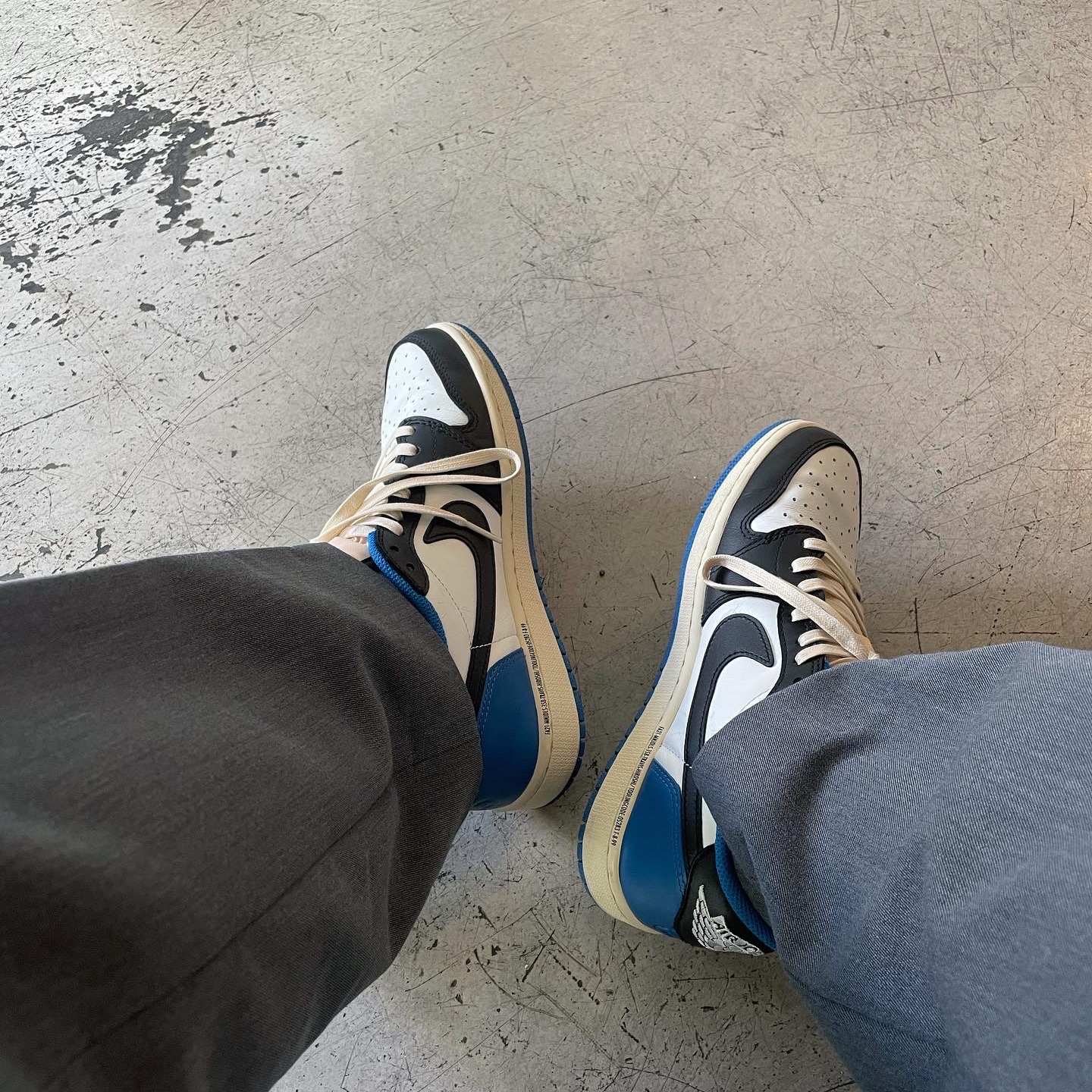 Jordan 1 x Travis Scott x Fragment Retro Low OG SP Military Blue 착용 스타일 - 2