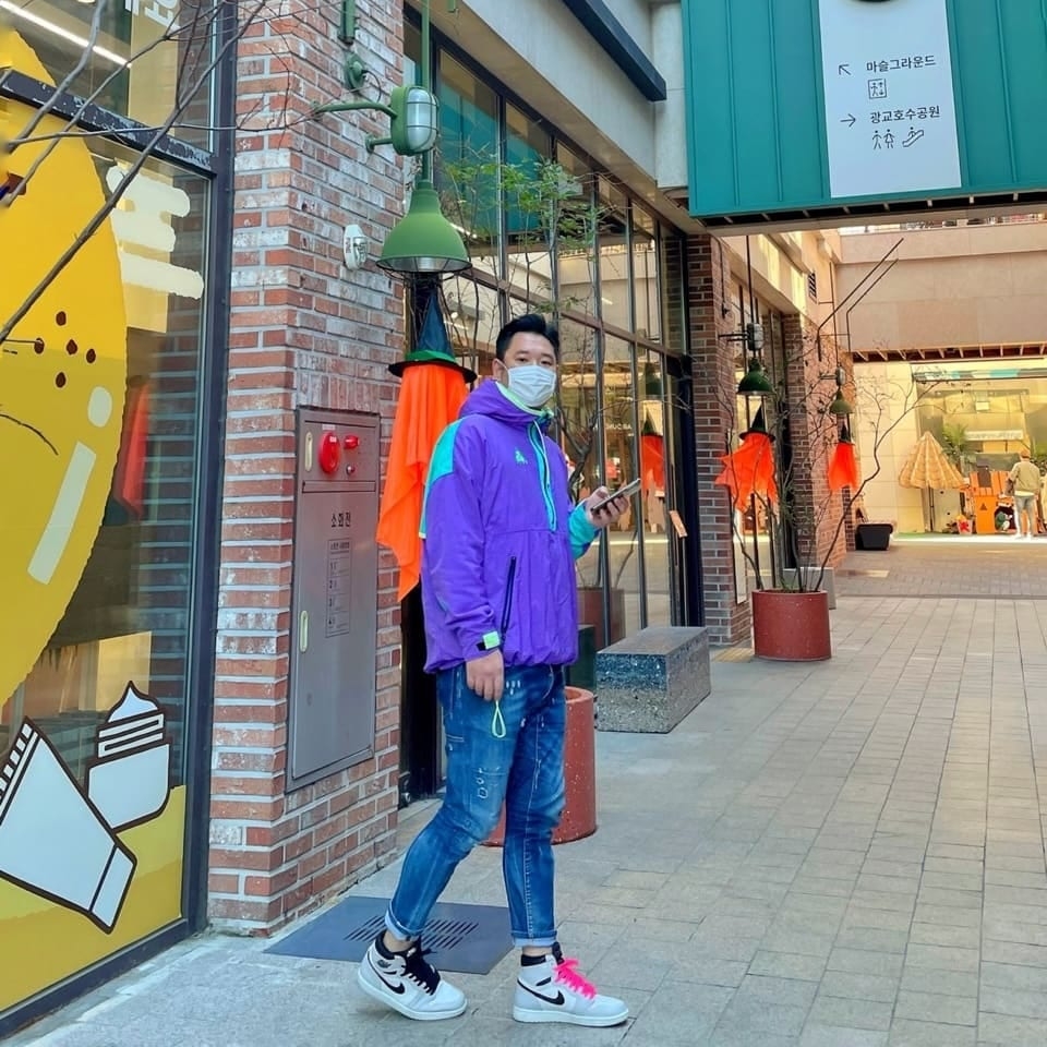 Nike ACG Woven Hooded Jacket Hyper Grape - US/EU, Jordan 1 Retro High OG Defiant SB NYC to Paris 착용 스타일