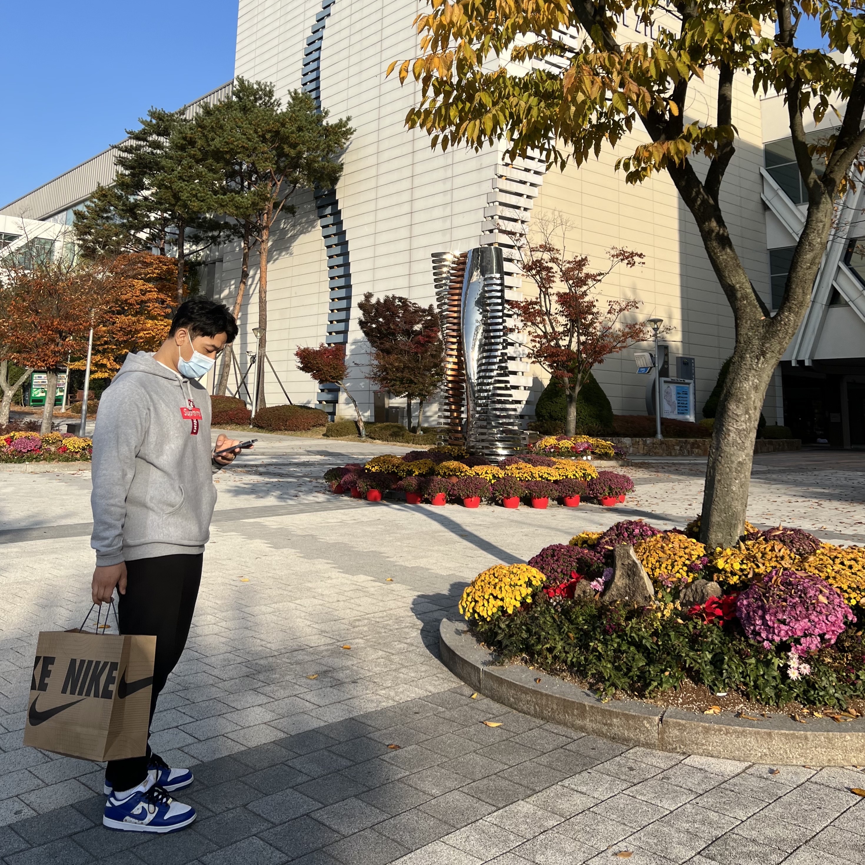 Nike x Supreme SB Dunk Low Hyper Blue, Supreme Cross Box Logo Hooded Sweatshirt Heather Grey - 20FW 착용 스타일