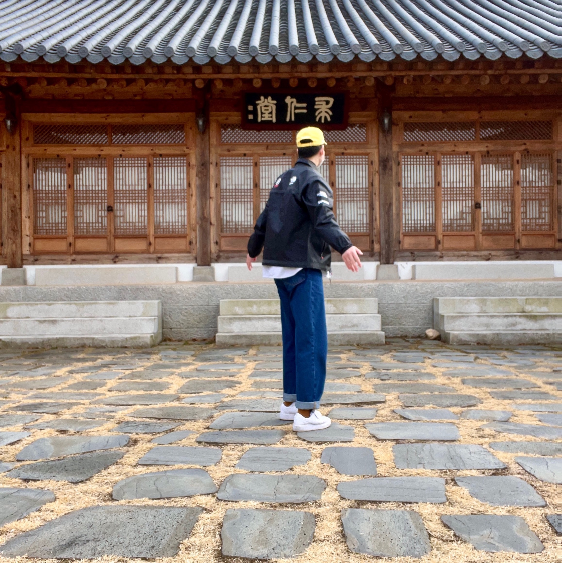 Supreme x The North Face Summit Series Outer Tape Seam Coaches Jacket Black - 21SS, Supreme Kevlar Denim S Logo 6-Panel Yellow - 22SS 착용 스타일