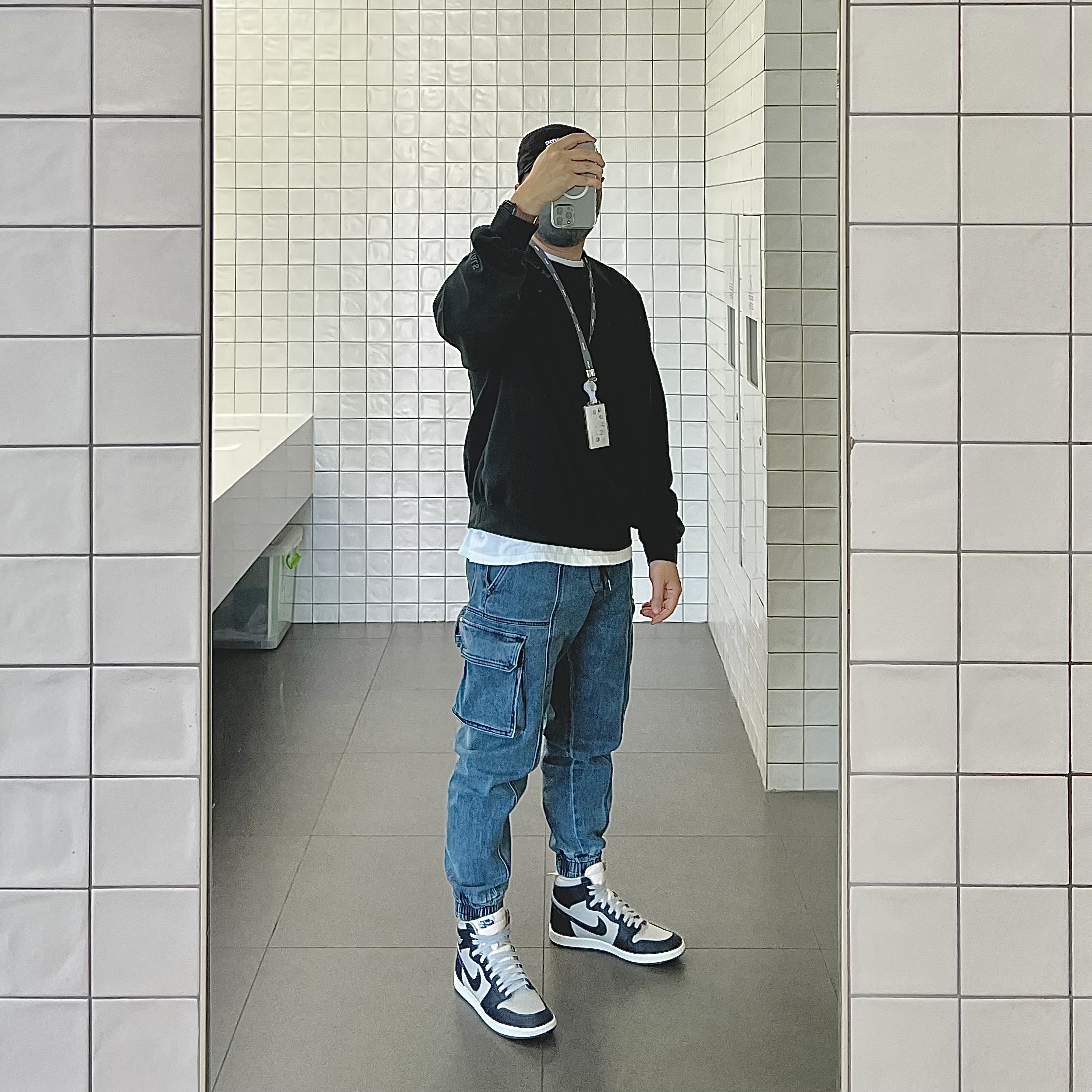 Jordan 1 High 85 College Navy, Essentials 3D Silicon Applique Crewneck Dark Slate/Black 2020 착용 스타일