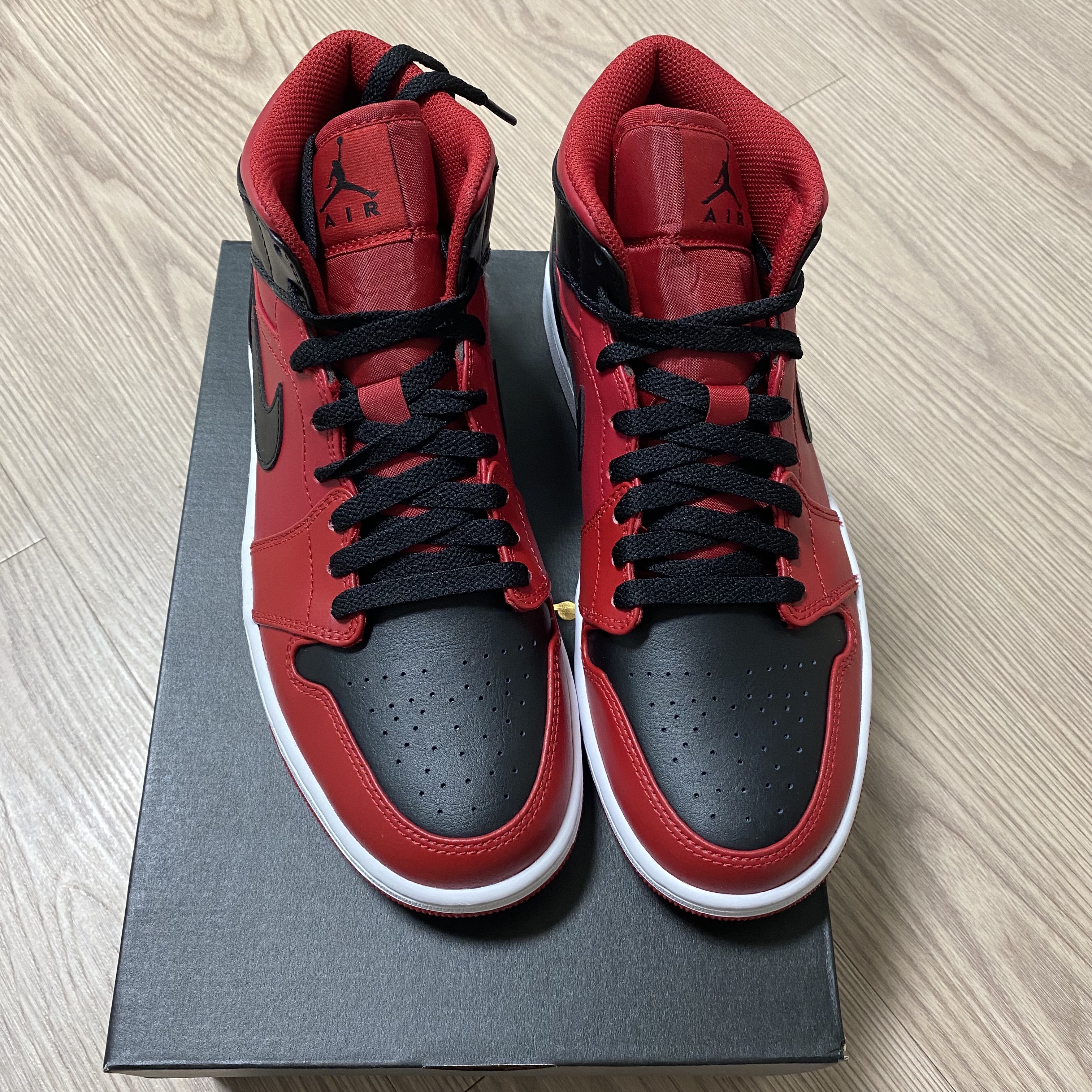 Jordan 1 Mid Reverse Bred 착용 스타일 - 4