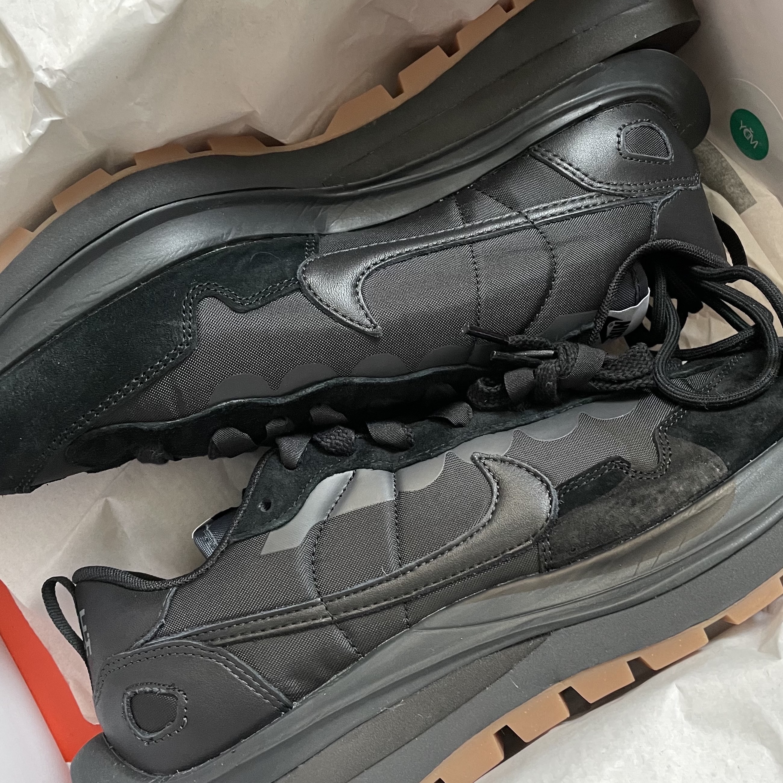 Nike x Sacai VaporWaffle Black and Gum 착용 스타일 - 1