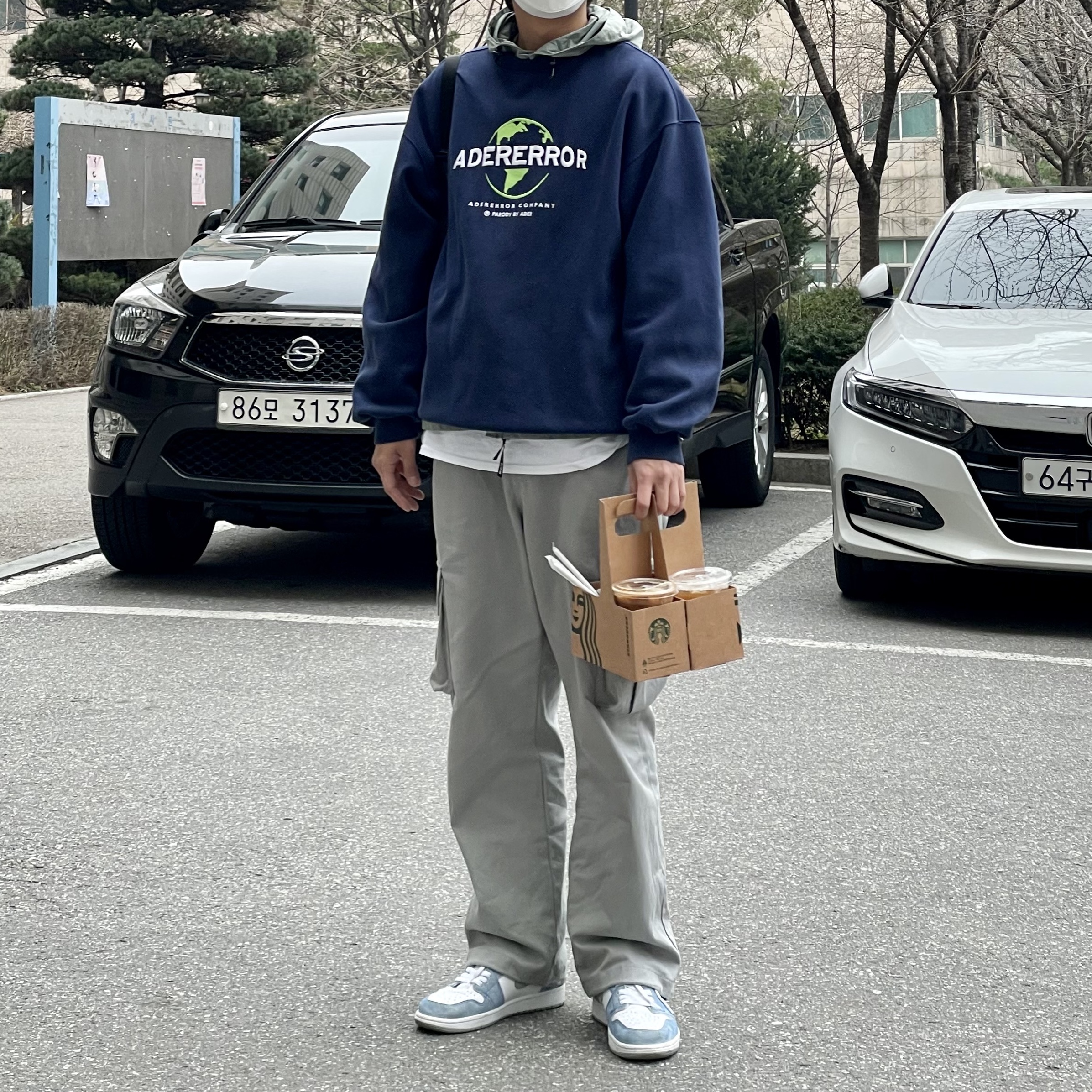 Jordan 1 Retro High OG Hyper Royal 착용 스타일