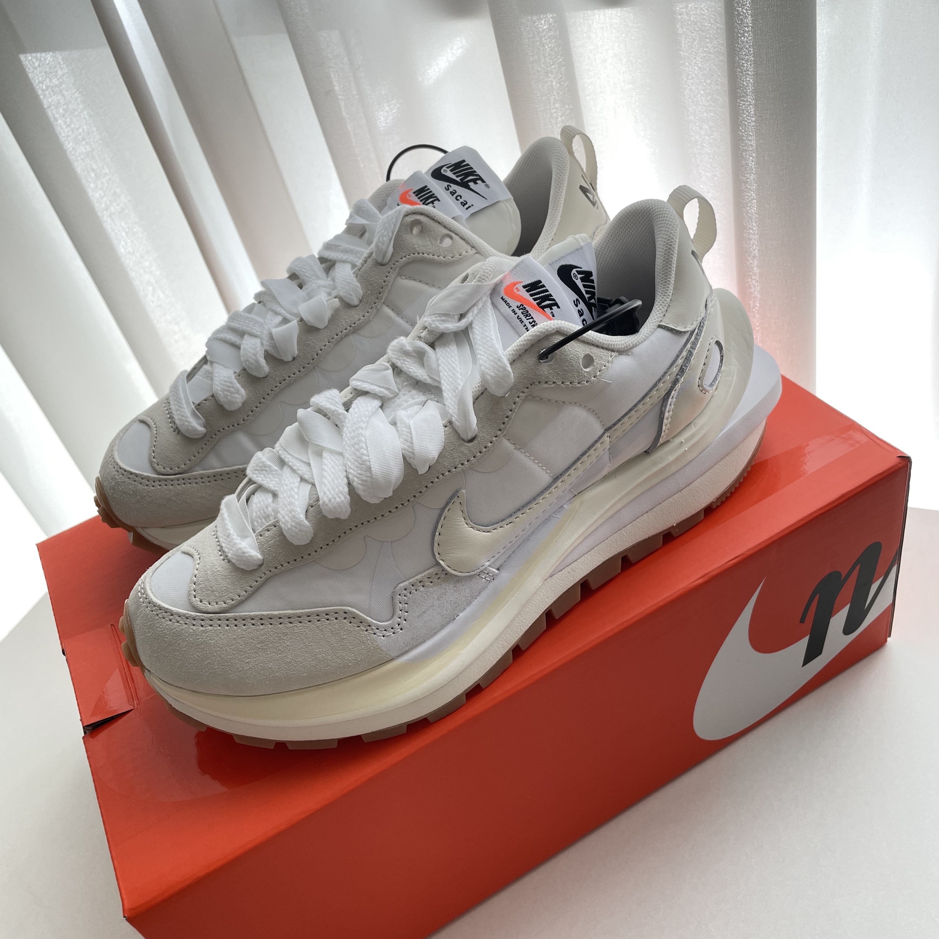 Nike x Sacai VaporWaffle White and Gum 착용 스타일 - 3