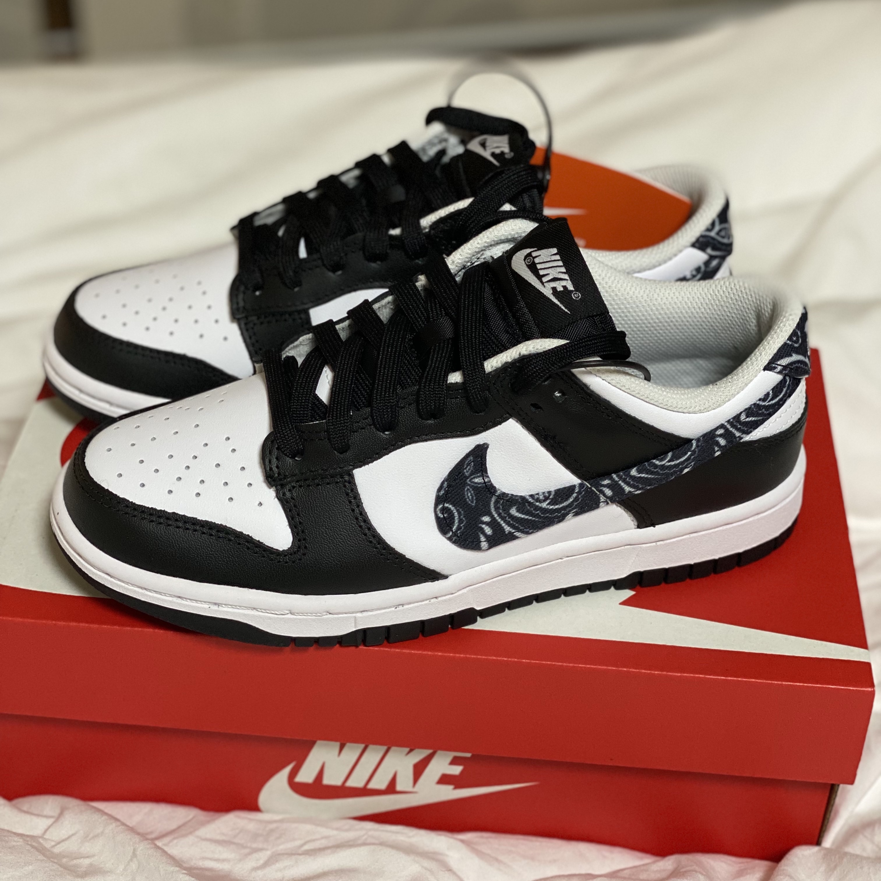 (W) Nike Dunk Low Essential Black Paisley 착용 스타일