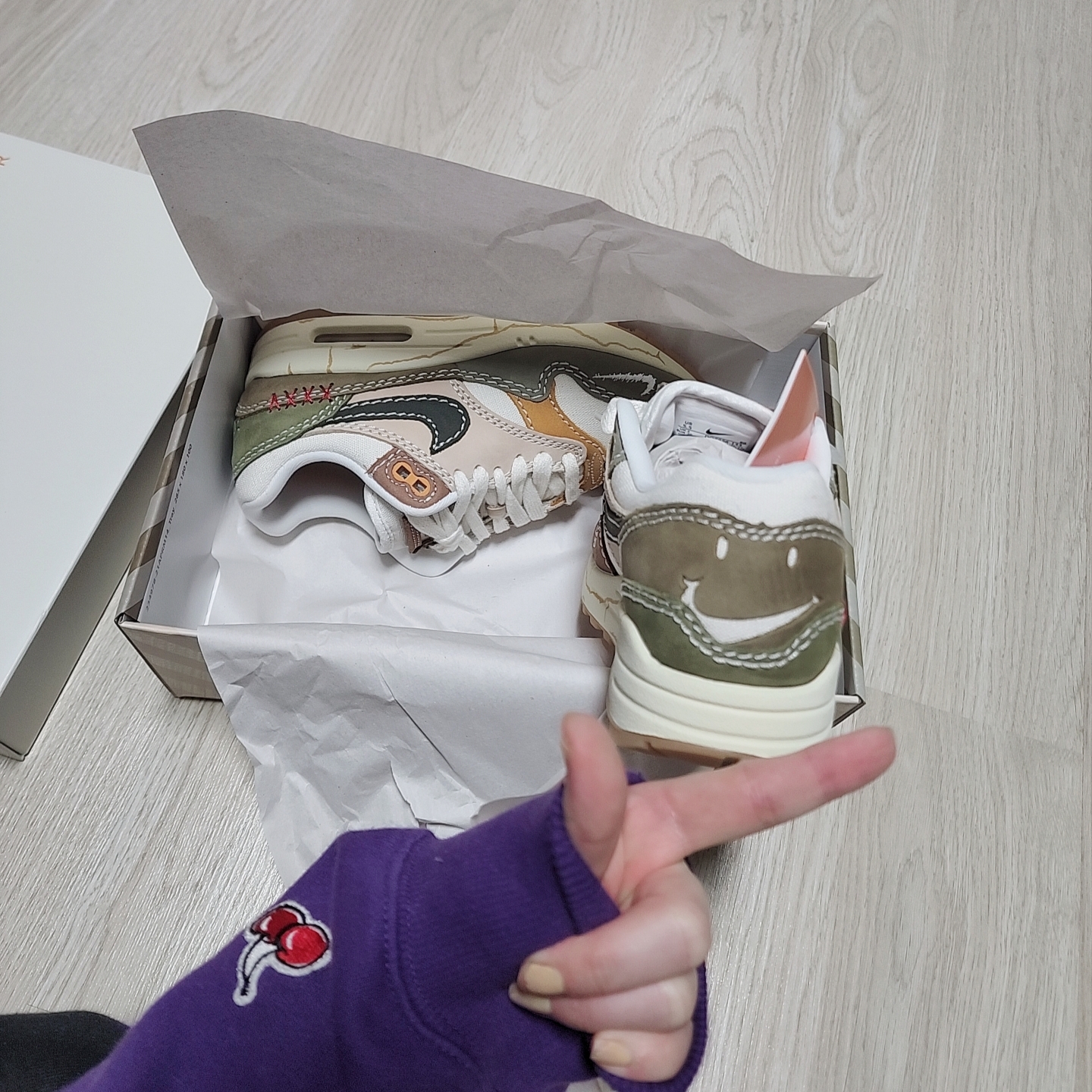 (W) Nike Air Max 1 Premium Wabisabi 착용 스타일 - 1