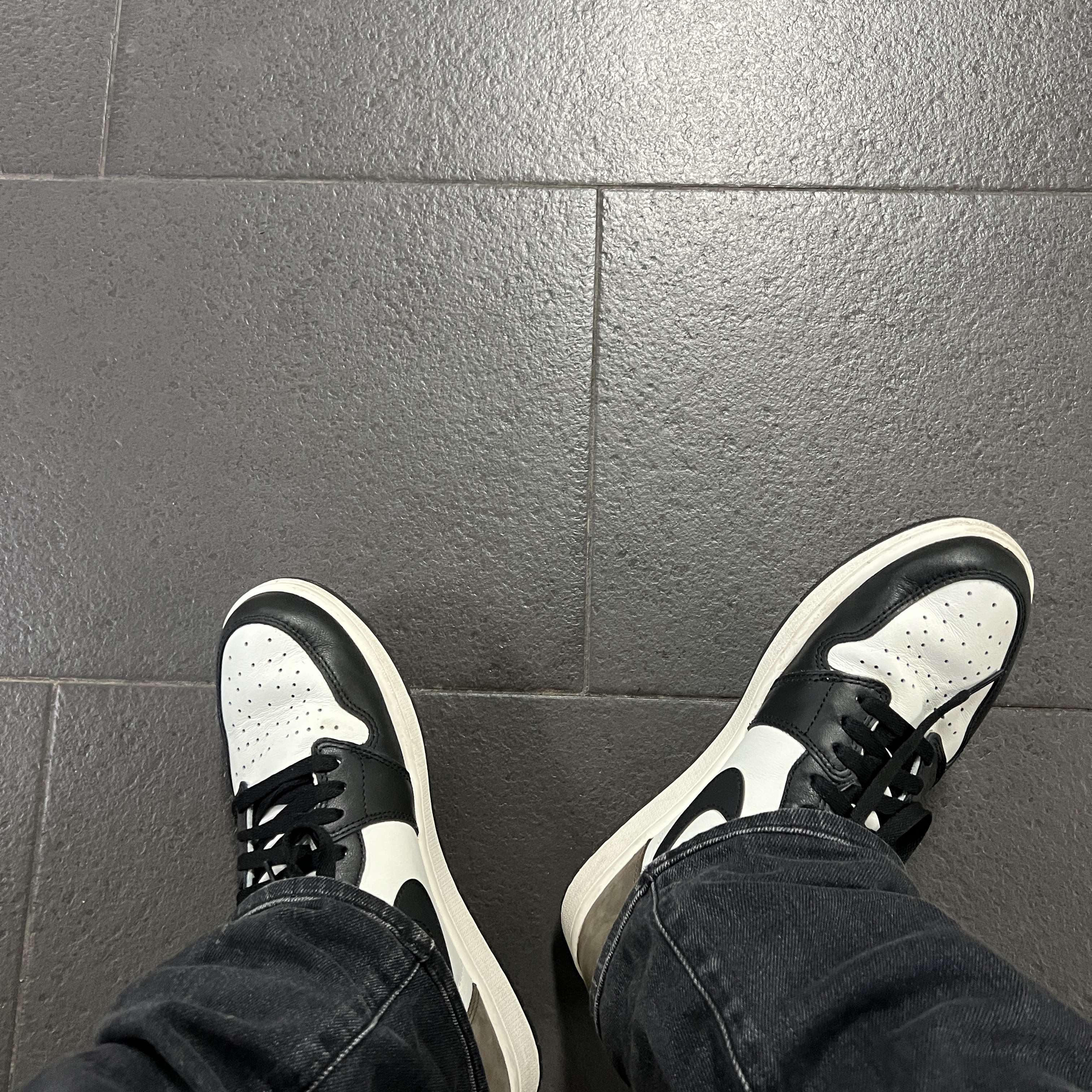 Jordan 1 Retro High OG Black Mocha 착용 스타일
