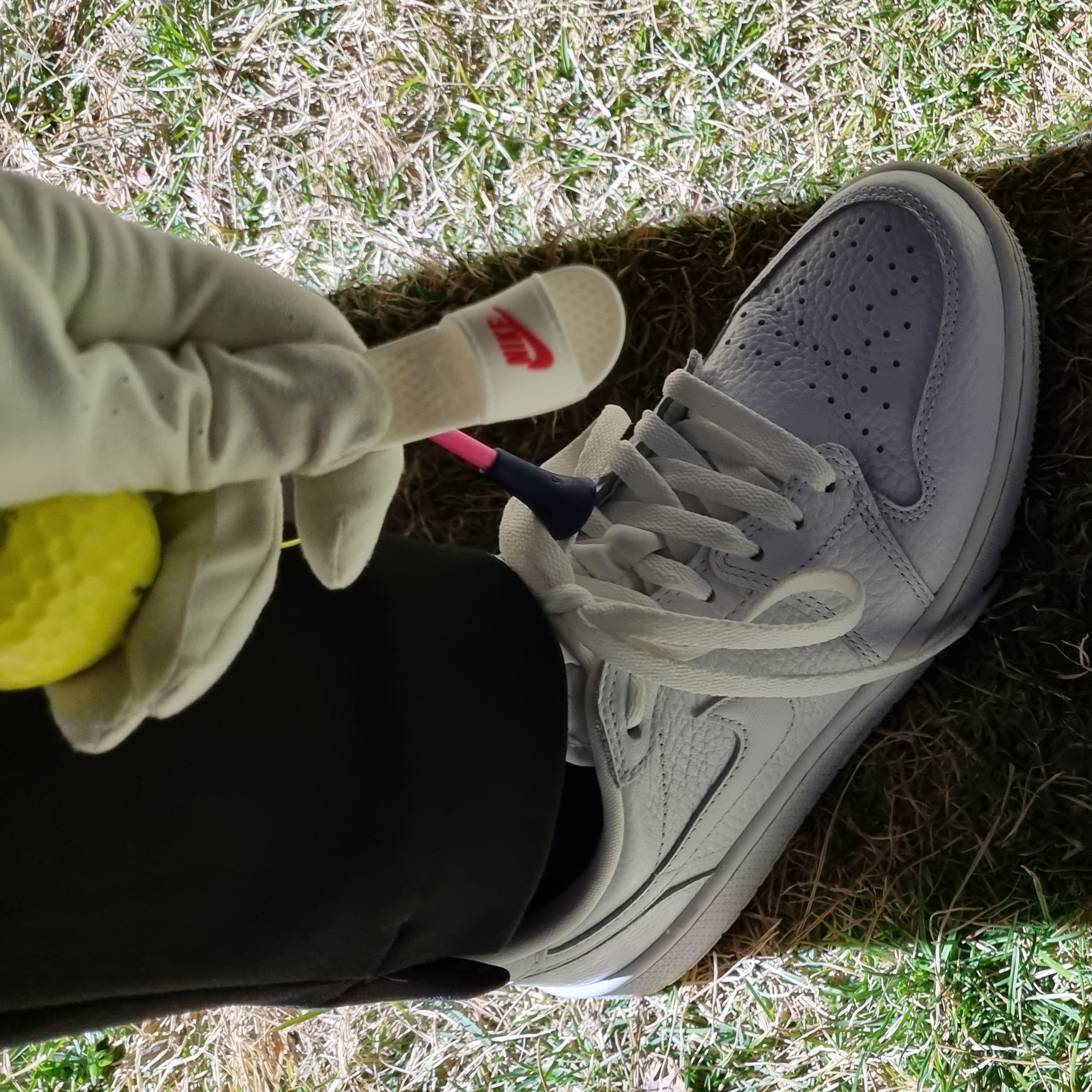 Jordan 1 Low Golf Triple White 착용 스타일 - 2