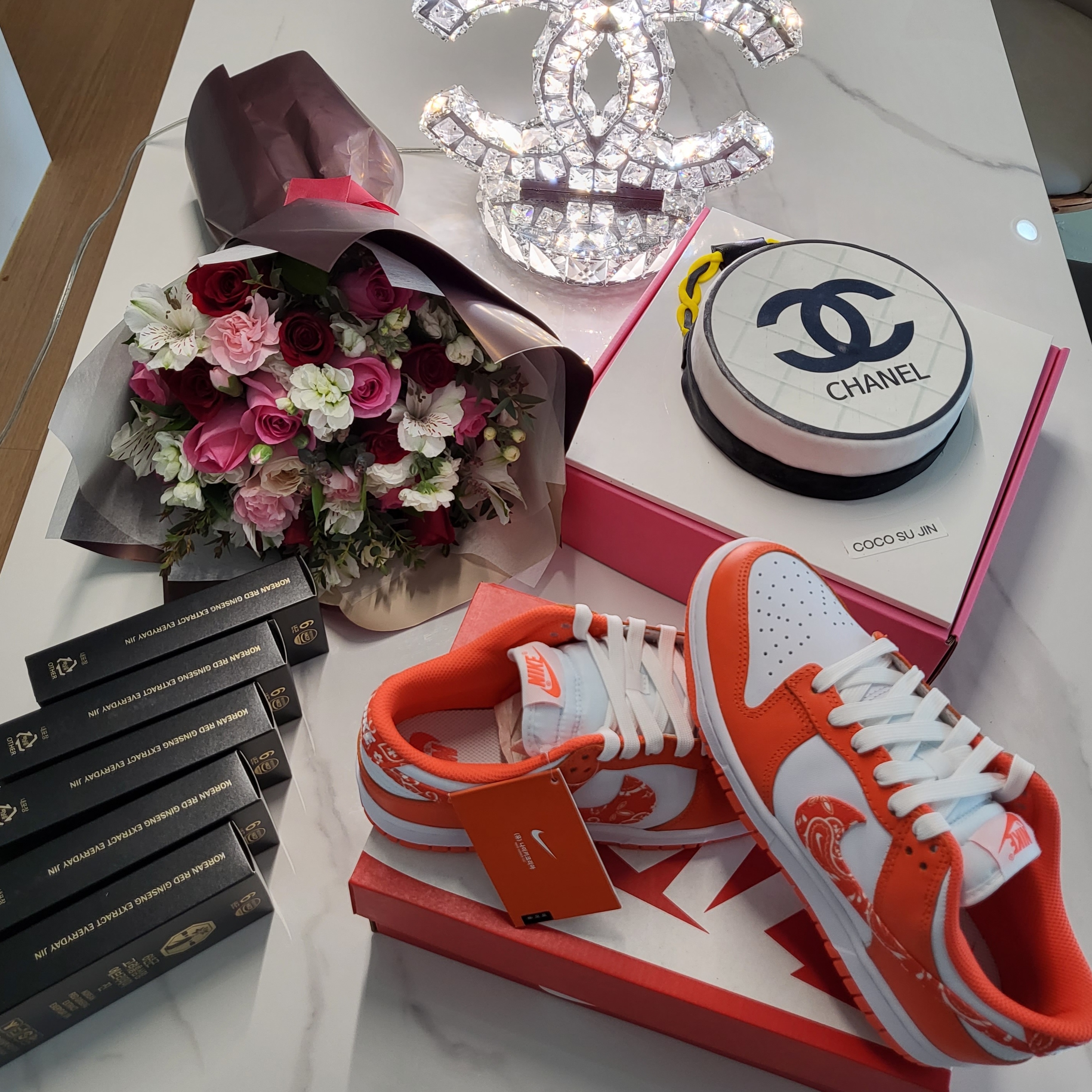 (W) Nike Dunk Low Essential Orange Paisley 착용 스타일