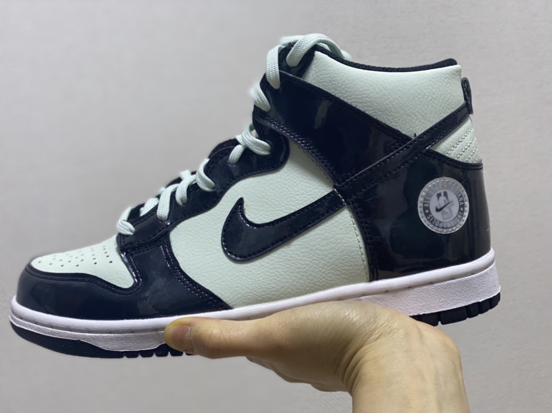Nike Dunk High Barely Green 착용 스타일 - 2