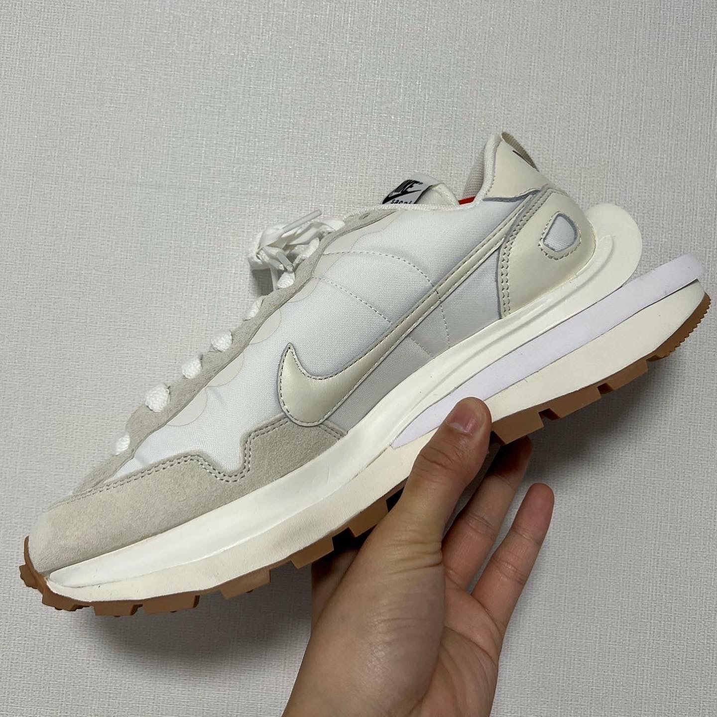 Nike x Sacai VaporWaffle White and Gum 착용 스타일 - 1
