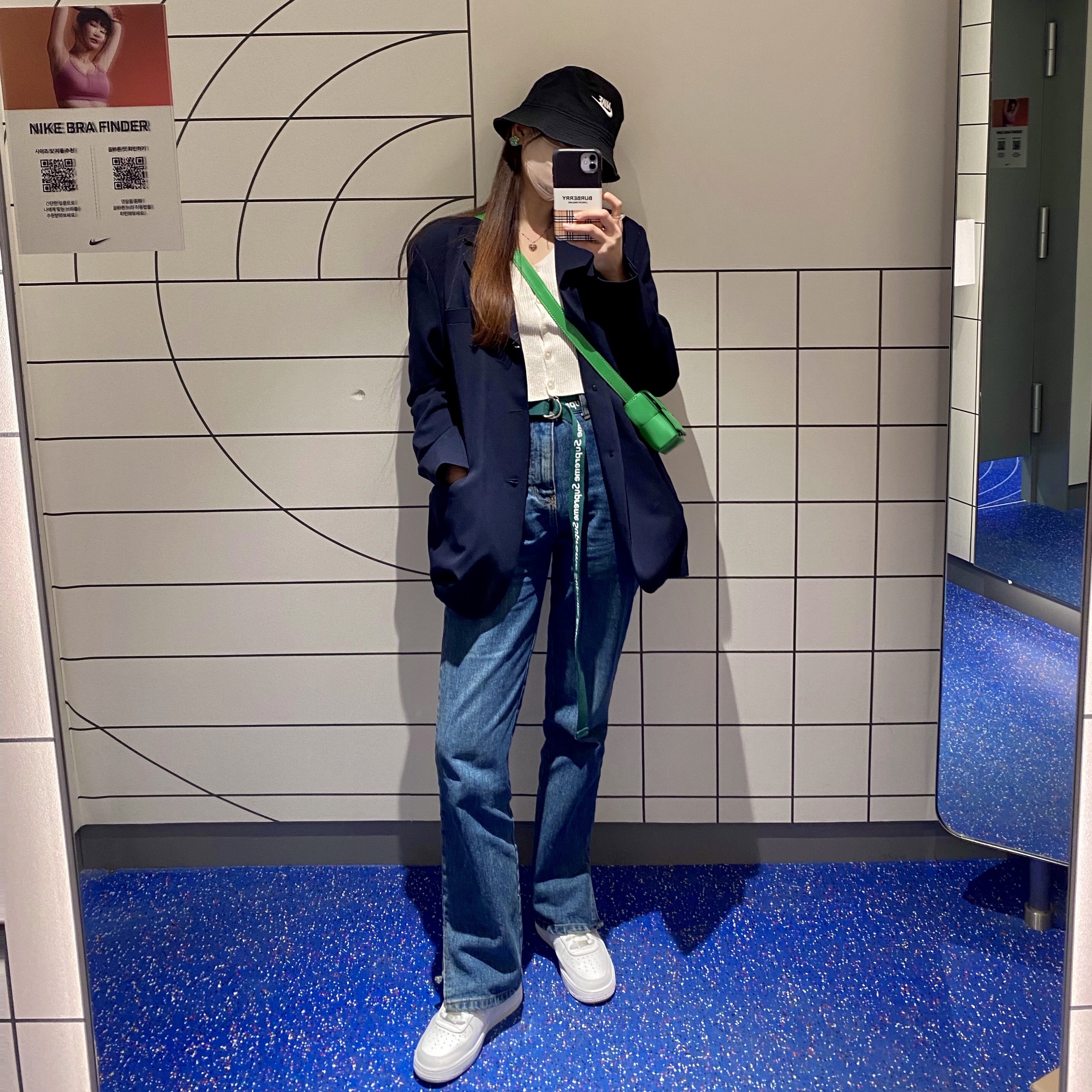 Nike Futura Washed Bucket Hat Black, (GS) Nike Air Force 1 LE White 착용 스타일