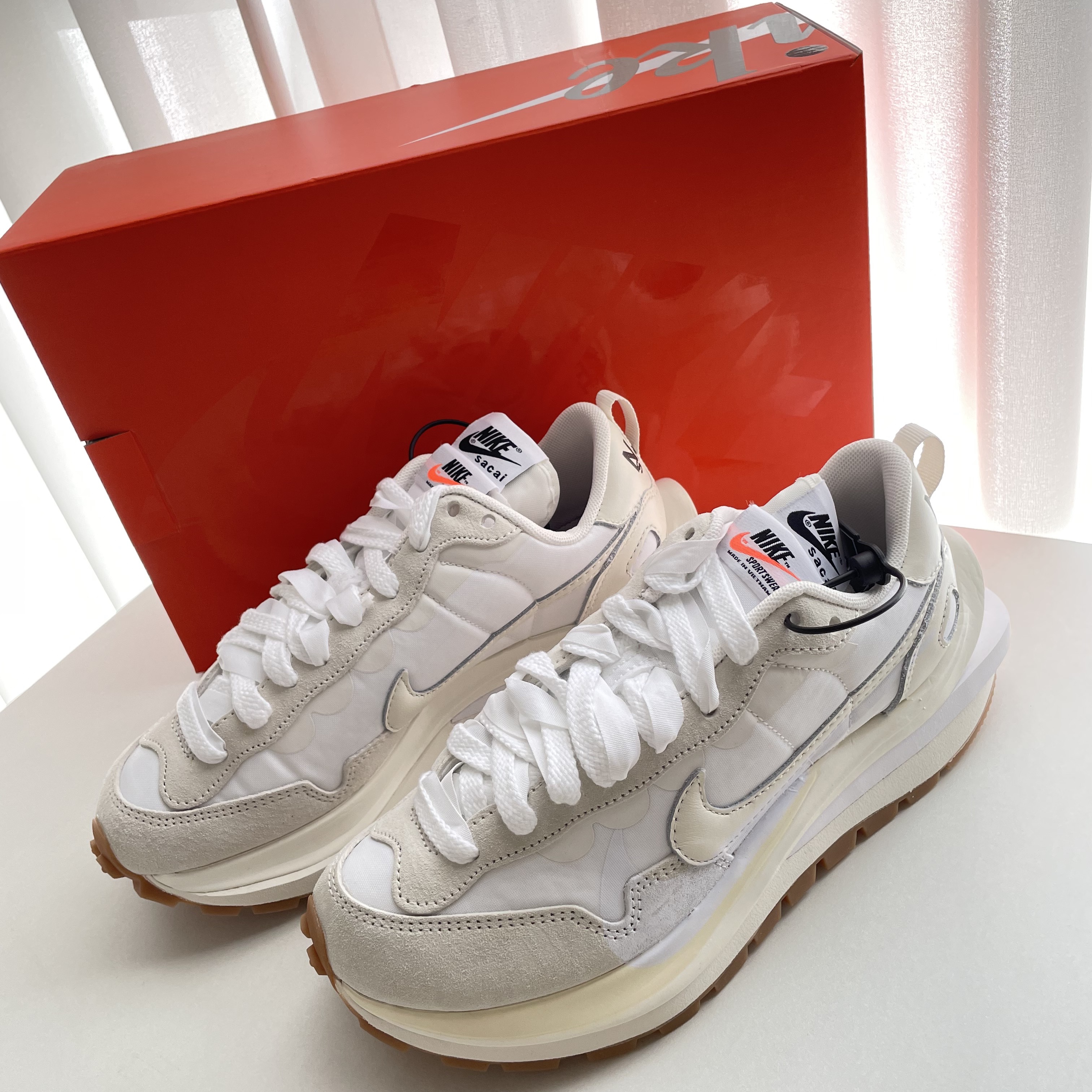 Nike x Sacai VaporWaffle White and Gum 착용 스타일 - 1