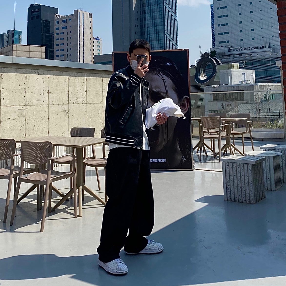 Maison Mihara Yasuhiro Blakey OG Sole Leather Low-top Sneakers White 착용 스타일 - 1