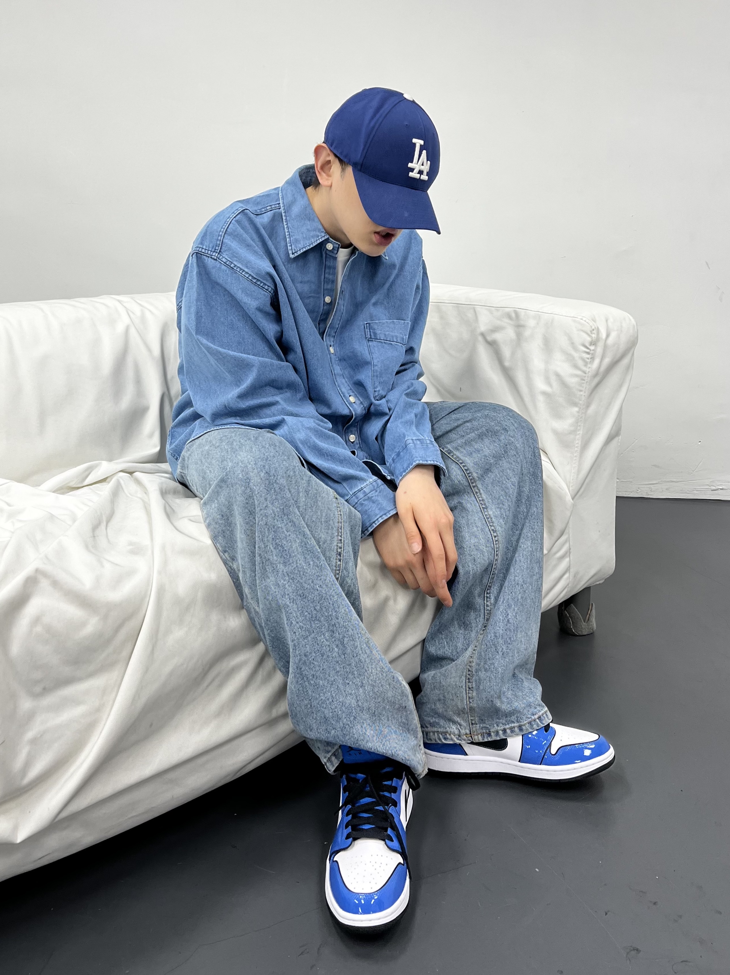 Jordan 1 Mid SE Signal Blue 착용 스타일 - 1