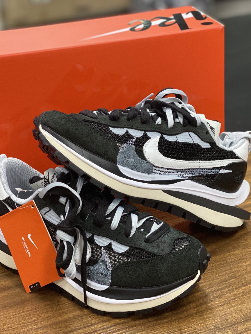 Nike x Sacai VaporWaffle Black White 착용 스타일 - 3