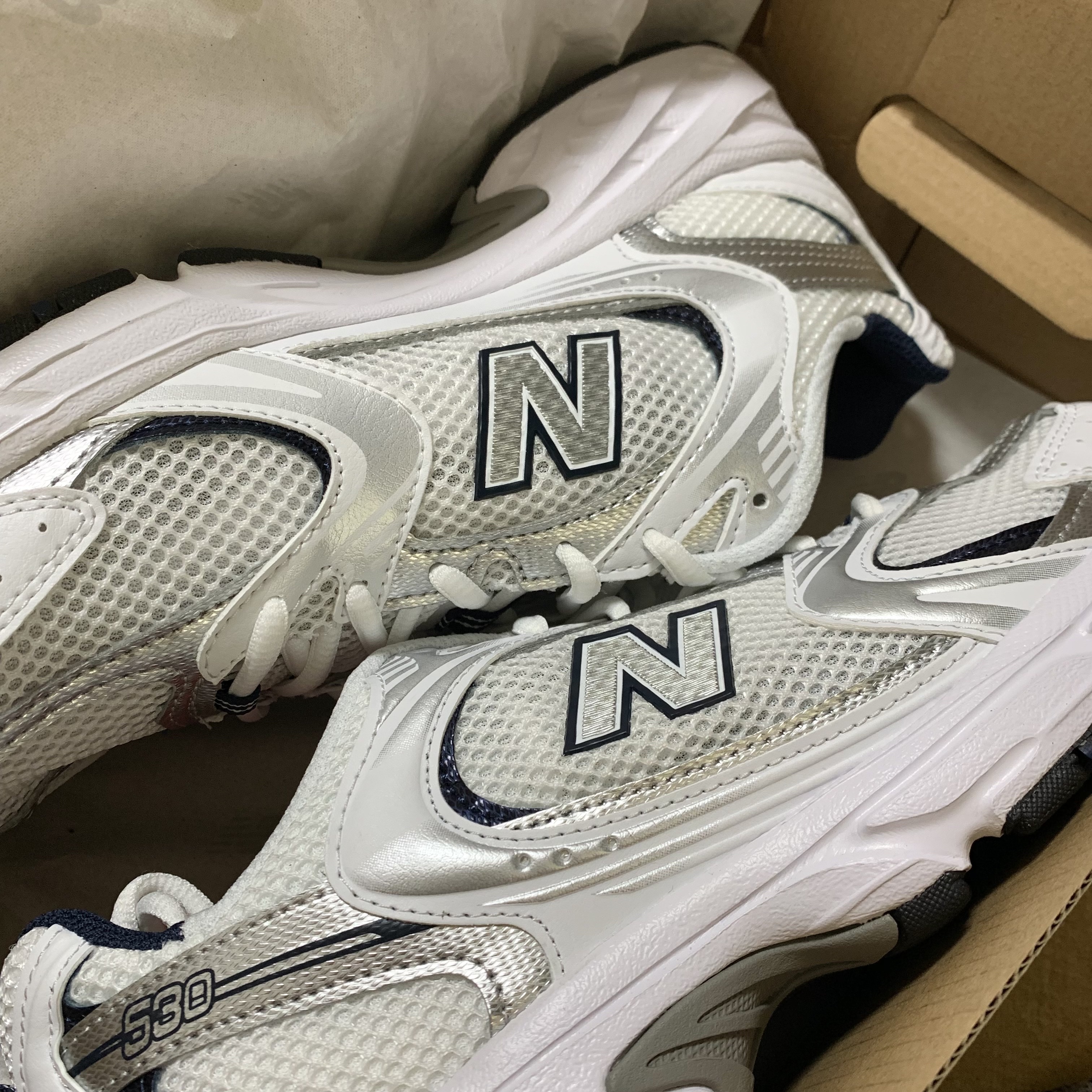 New Balance 530 White 착용 스타일