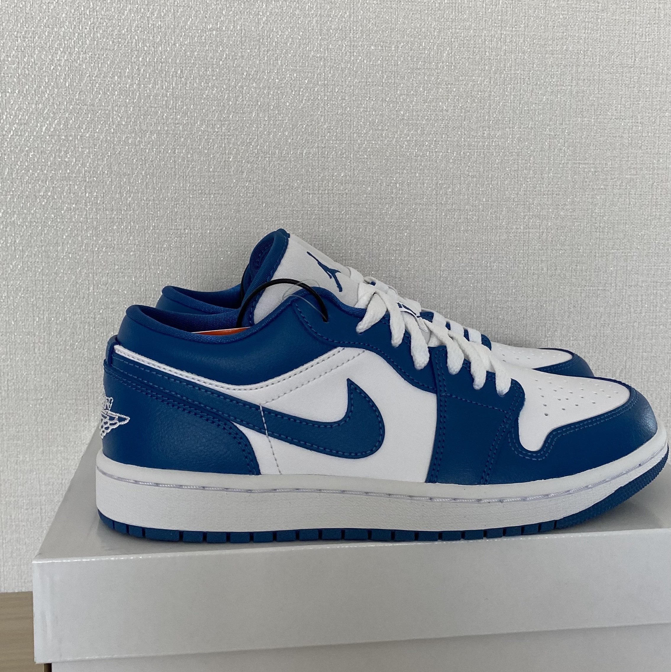 (W) Jordan 1 Low White Dark Marina Blue, Jordan 1 Retro High OG Dark Marina Blue 착용 스타일 - 2