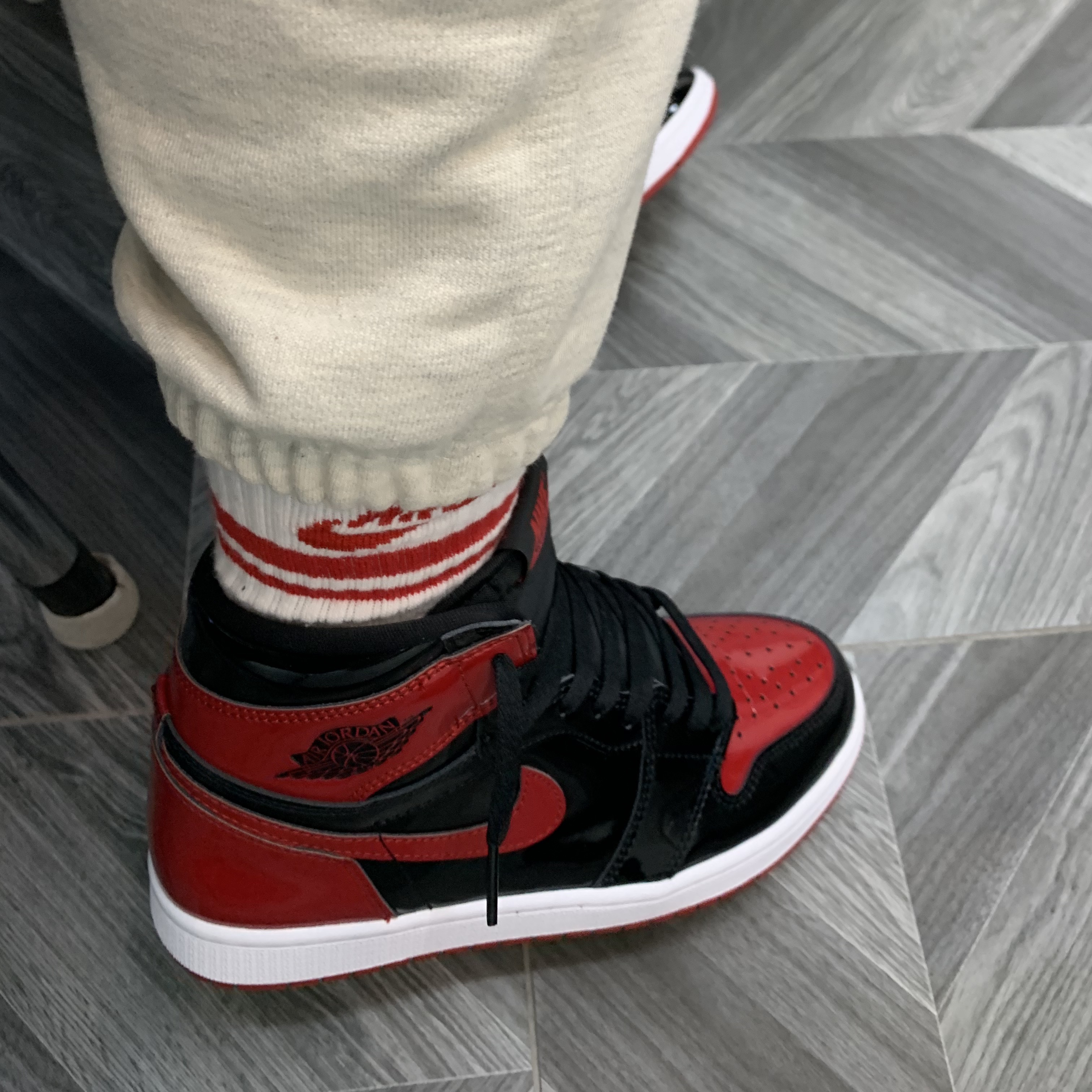 Jordan 1 Retro High OG Patent Bred 착용 스타일 - 2