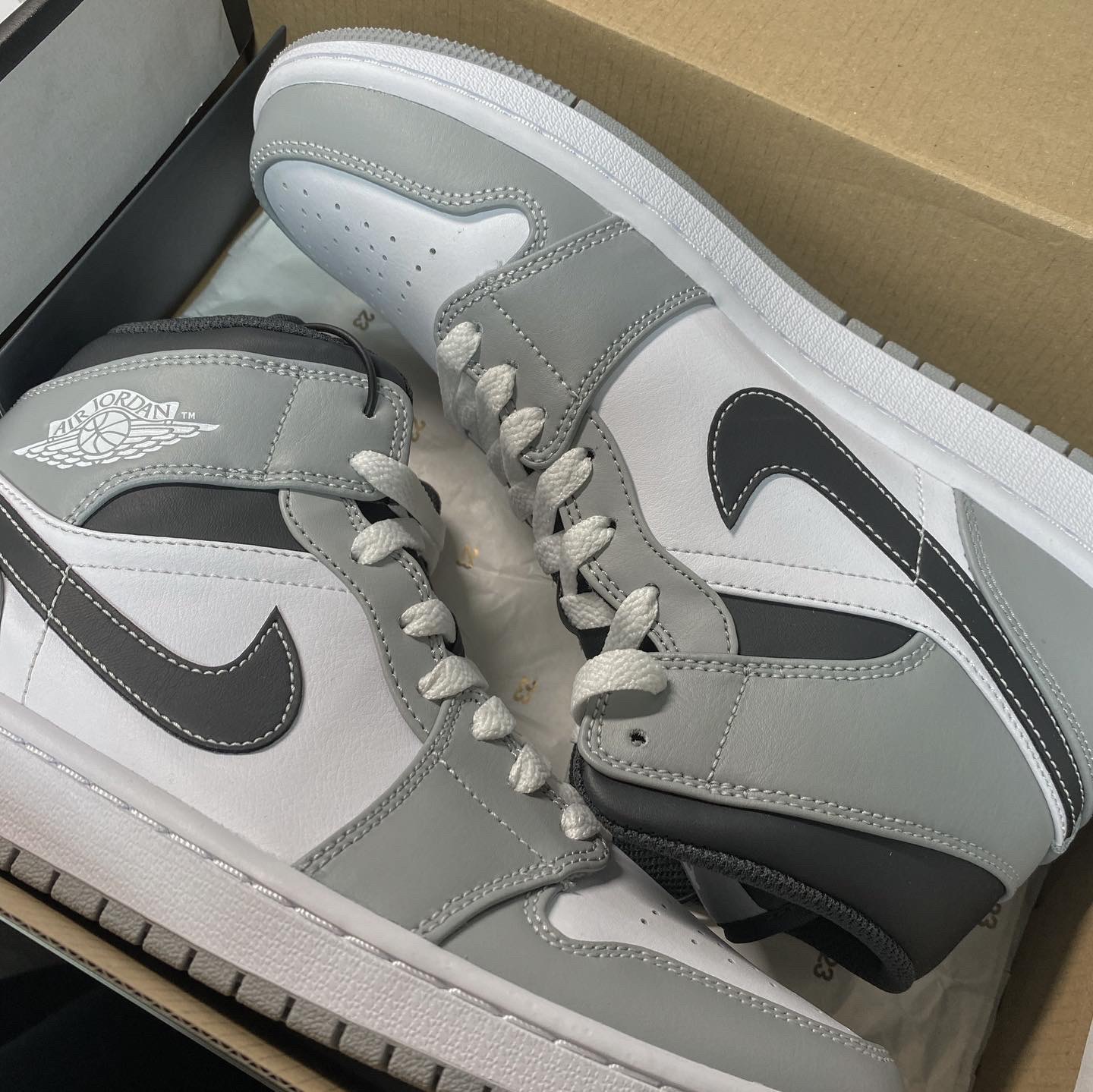 Jordan 1 Mid Light Smoke Grey Anthracite 착용 스타일