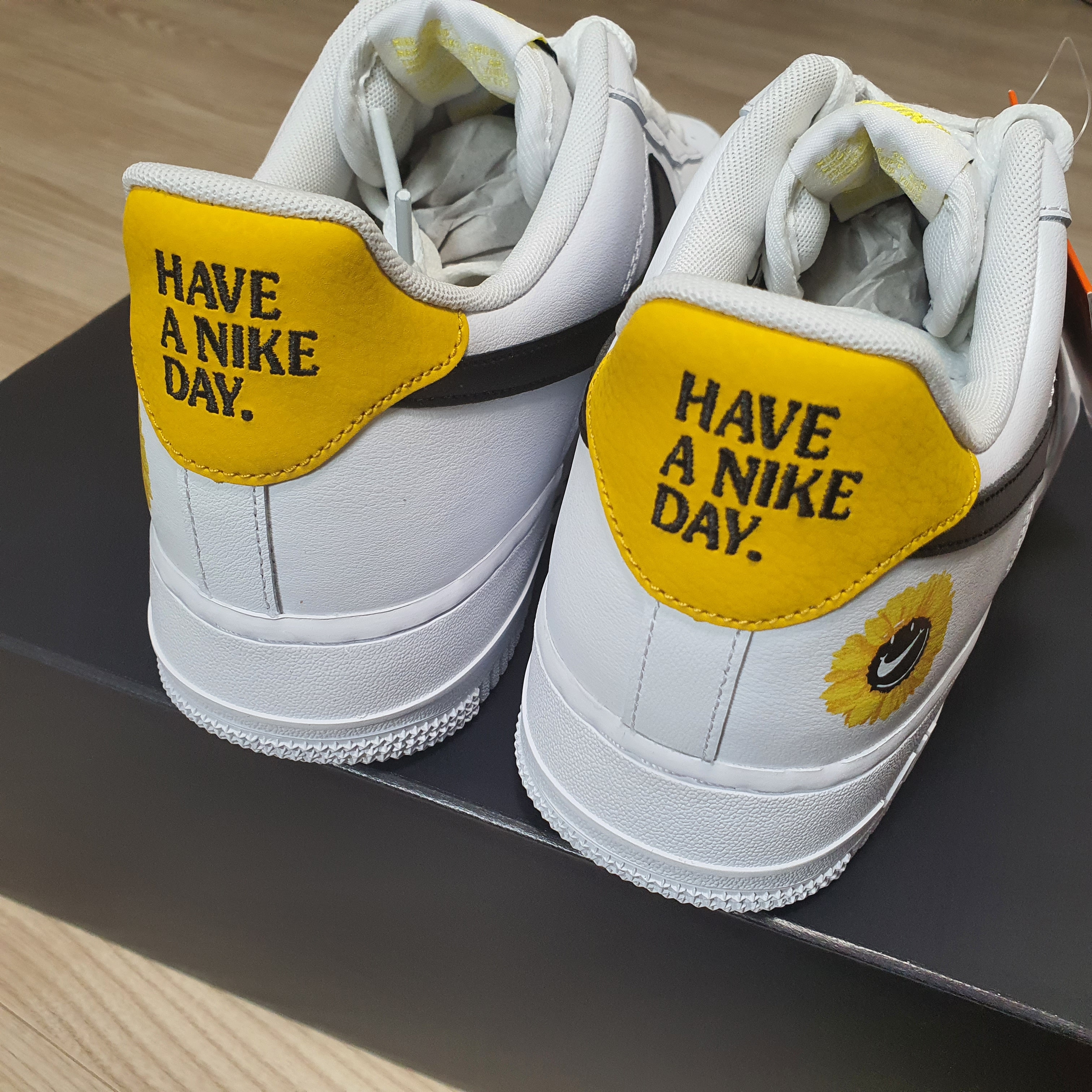 Nike Air Force 1 '07 LV8 2 Have a Nike Day 착용 스타일 - 2