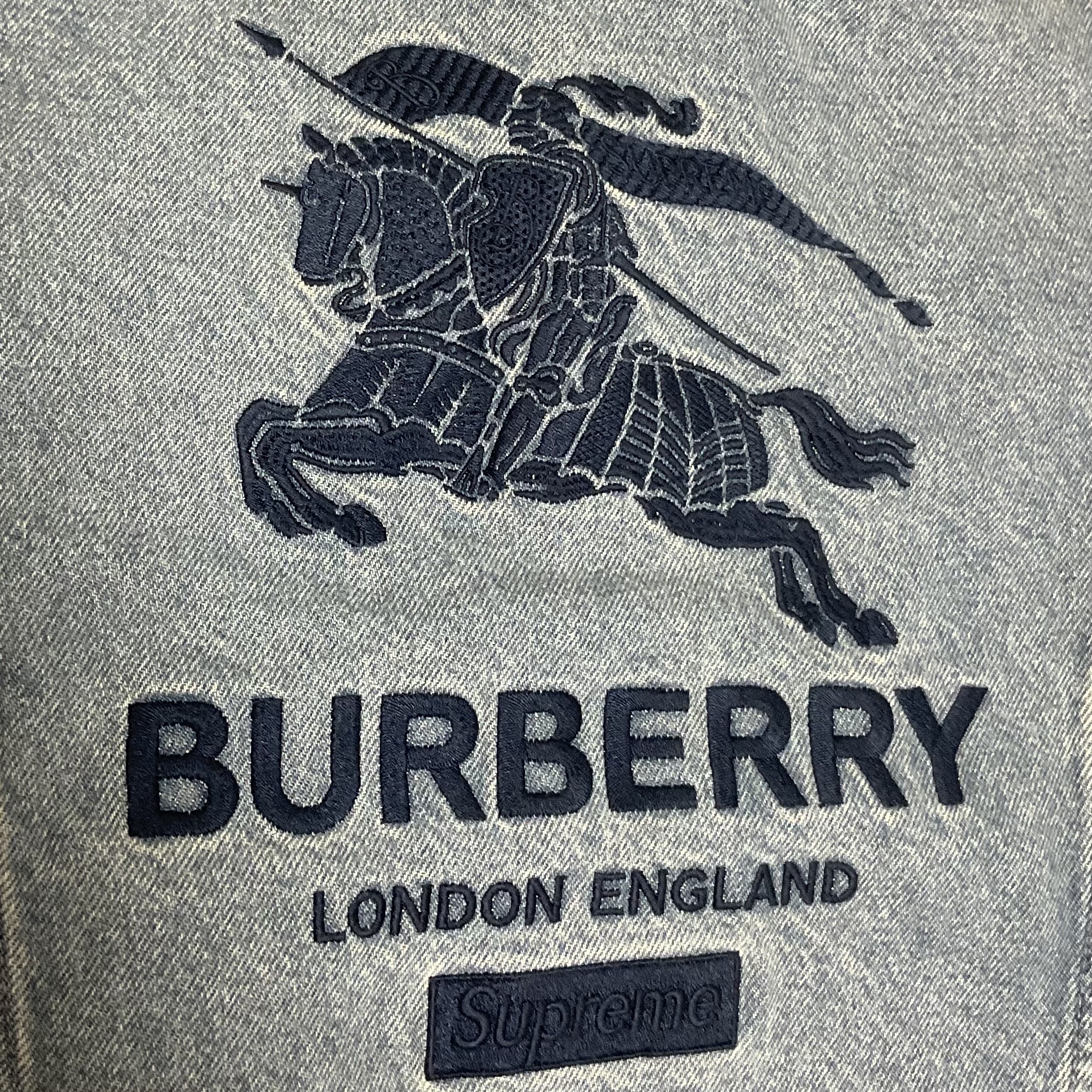 Supreme x Burberry Denim Trucker Jacket Washed Blue - 22SS 착용 스타일