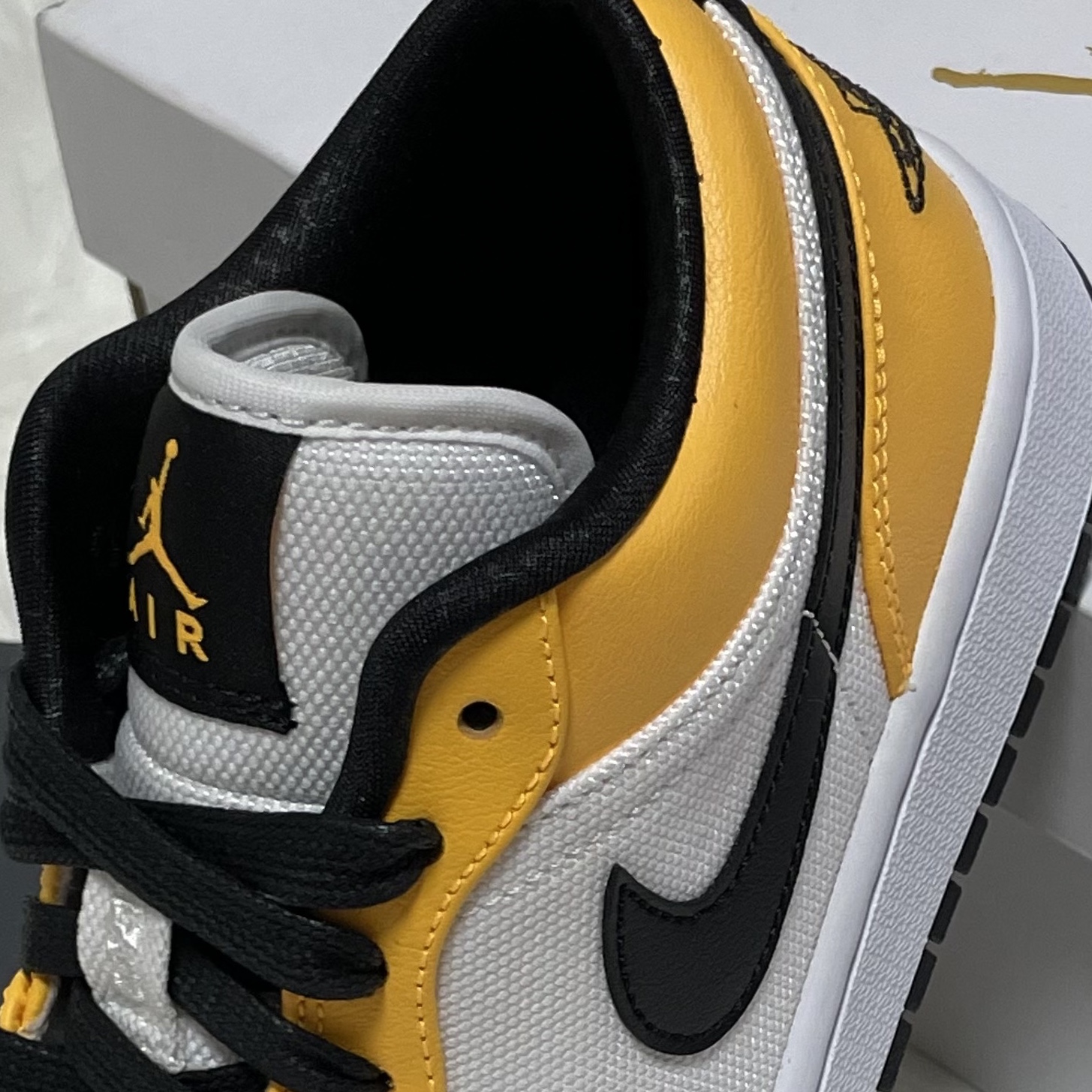 (W) Jordan 1 Low SE Laser Orange 착용 스타일