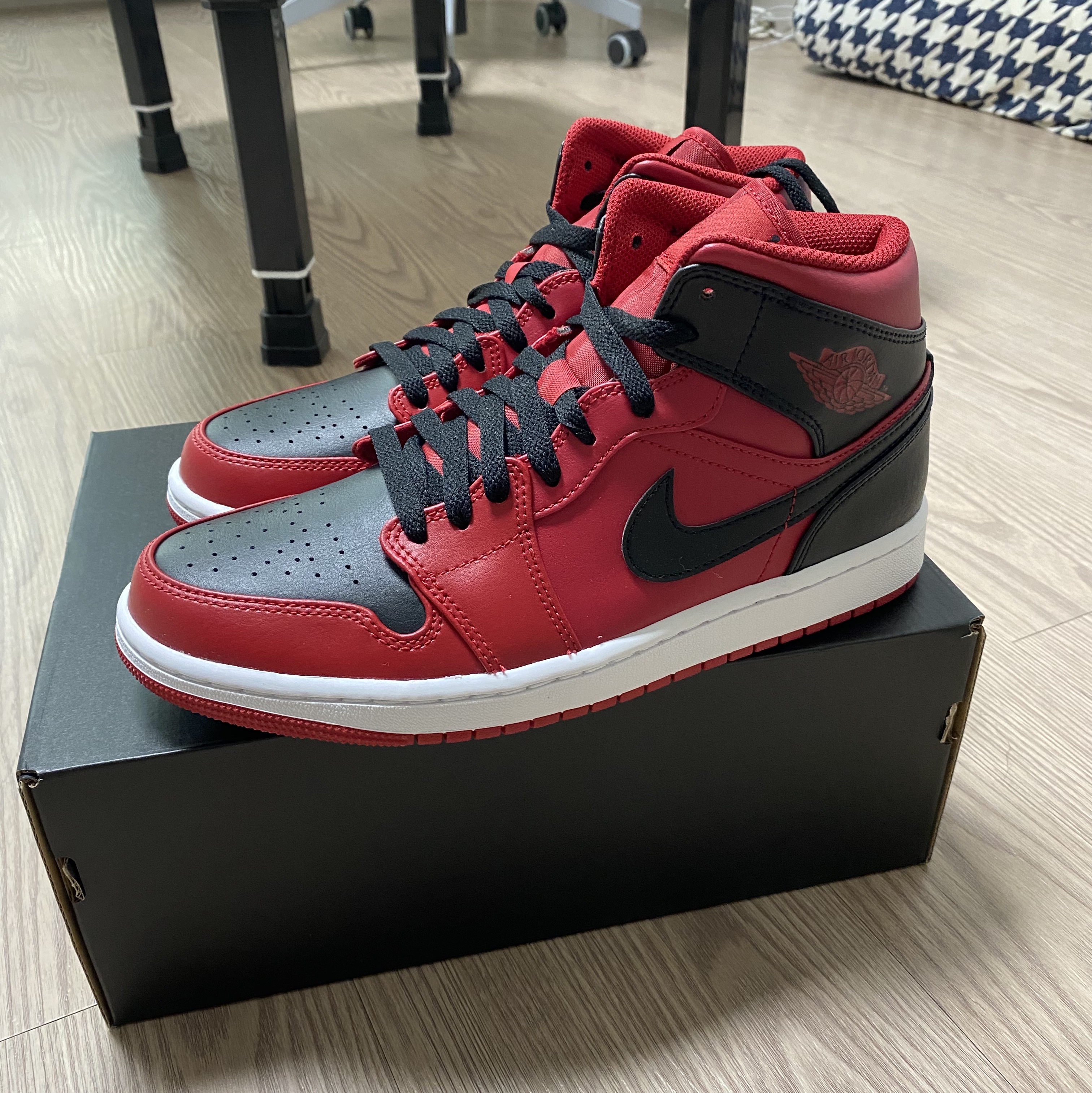 Jordan 1 Mid Reverse Bred 착용 스타일 - 2