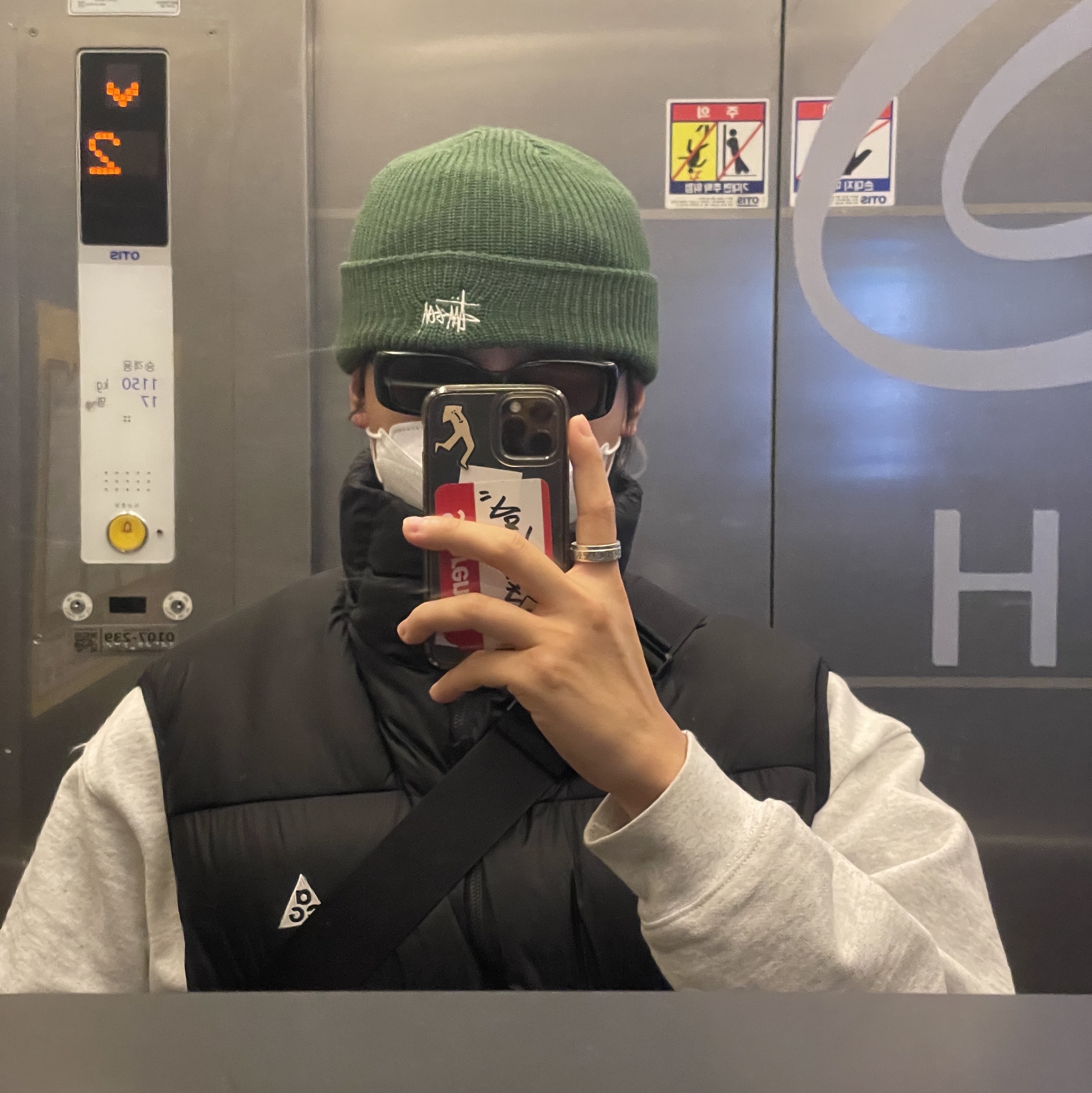 Stussy Basic Cuff Beanie Spruce 2021, Nike ACG Therma-Fit ADV Lunar Lake Puffer Vest Black - US/EU 착용 스타일