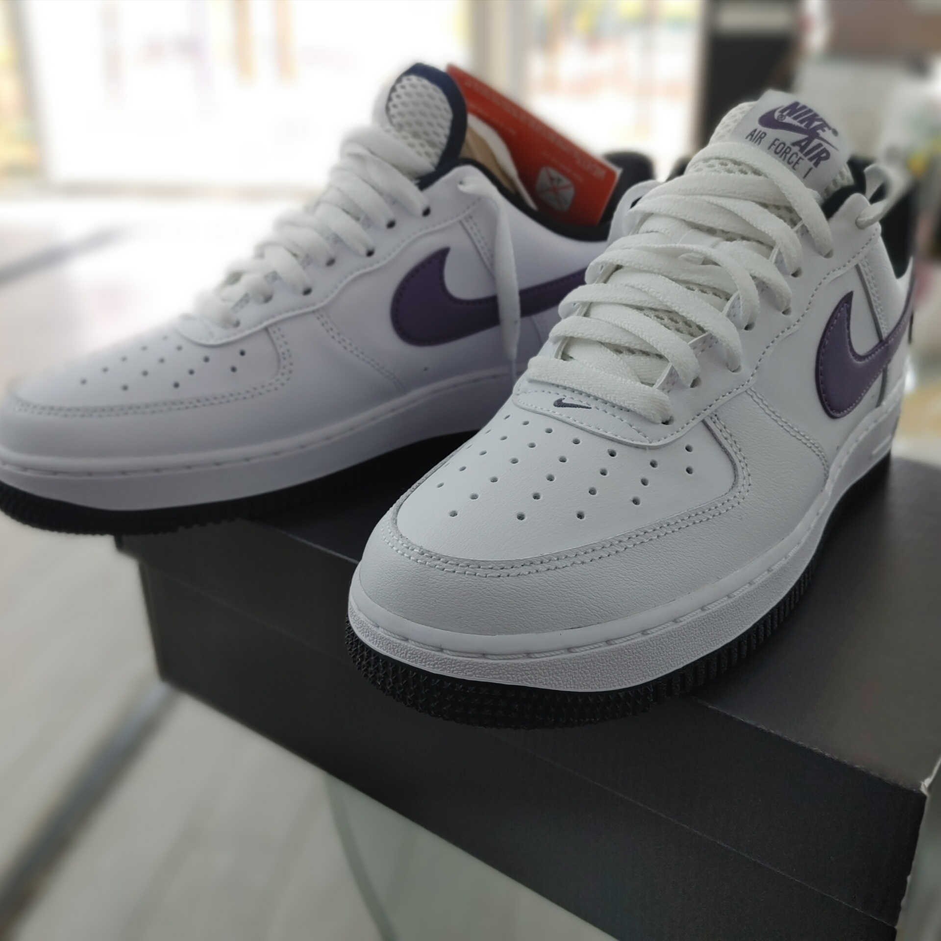 Nike Air Force 1 '07 LV8 Hoops White Canyon Purple 착용 스타일 - 3