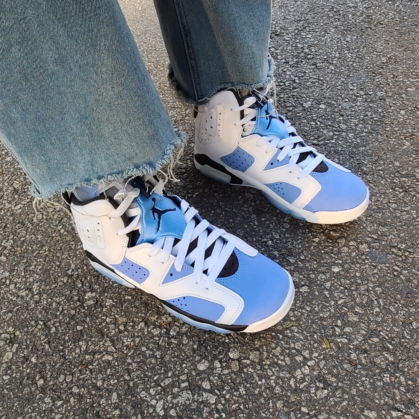 (GS) Jordan 6 Retro University Blue 착용 스타일 - 1