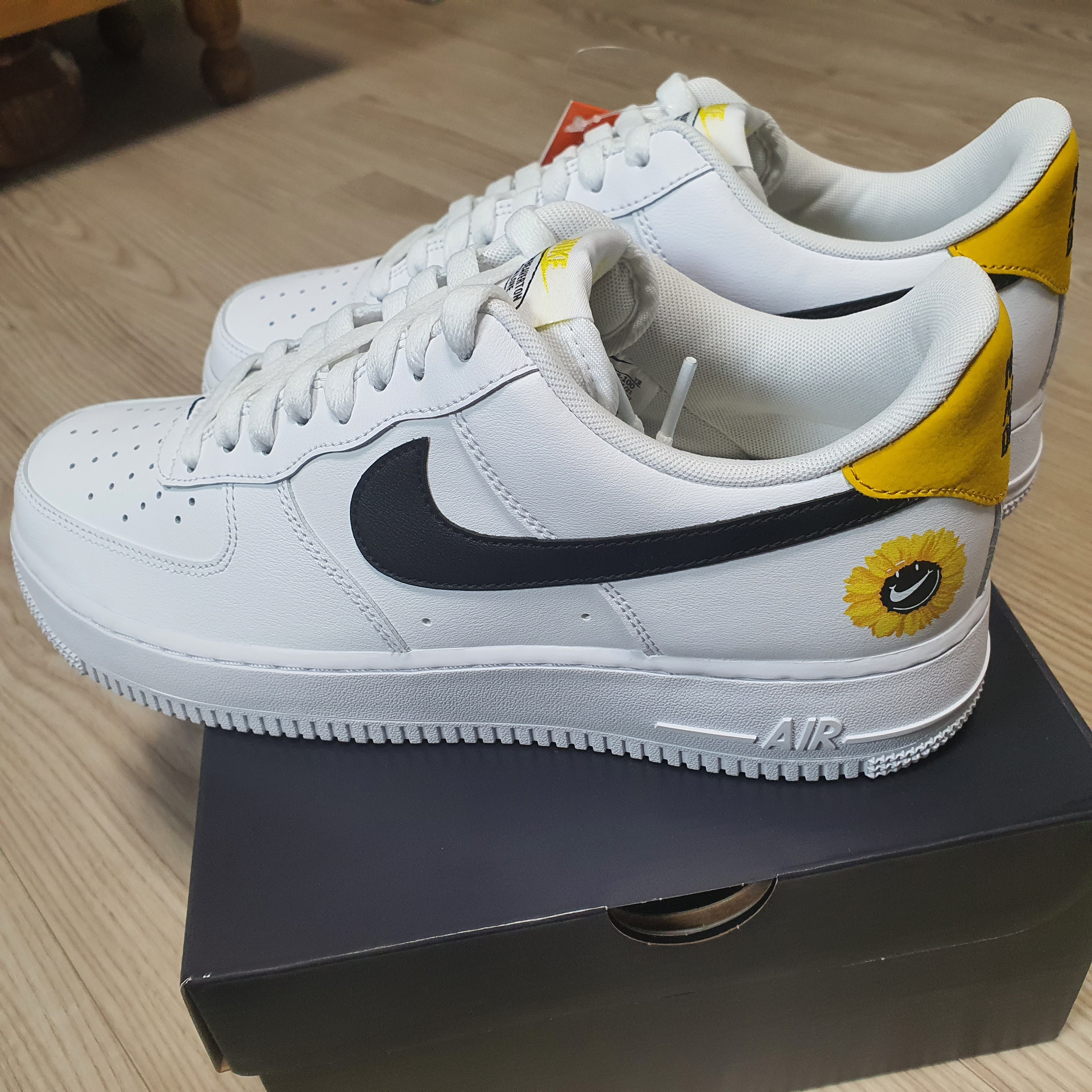 Nike Air Force 1 '07 LV8 2 Have a Nike Day 착용 스타일 - 1